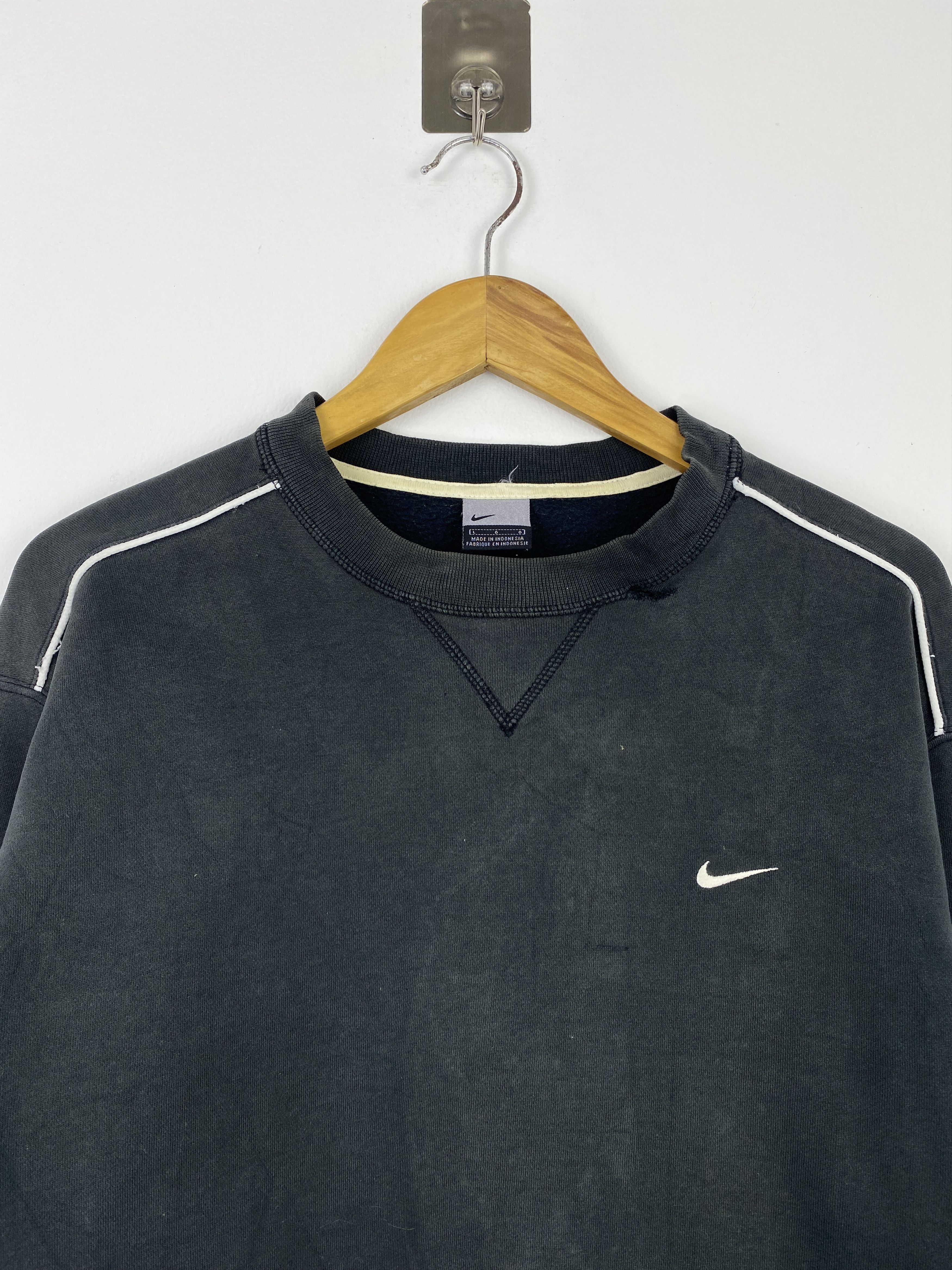 Nike Vintage Nike Center Swoosh Faded Sweatshirt L BP0029 Size US L / EU 52-54 / 3 - 2 Thumbnail