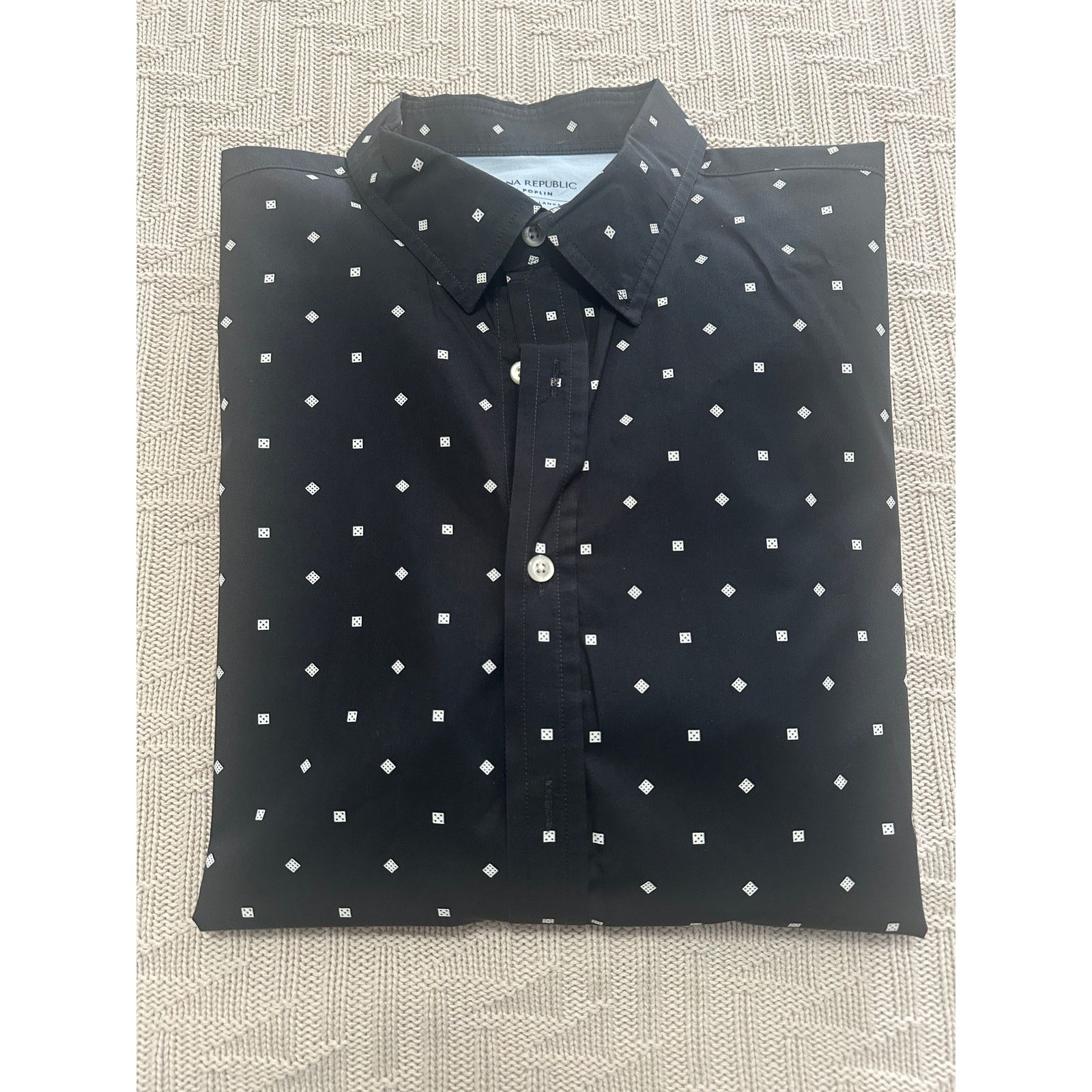 Banana Republic Banana Republic navy polka dot slim fit button down size L Size US L / EU 52-54 / 3 - 1 Thumbnail