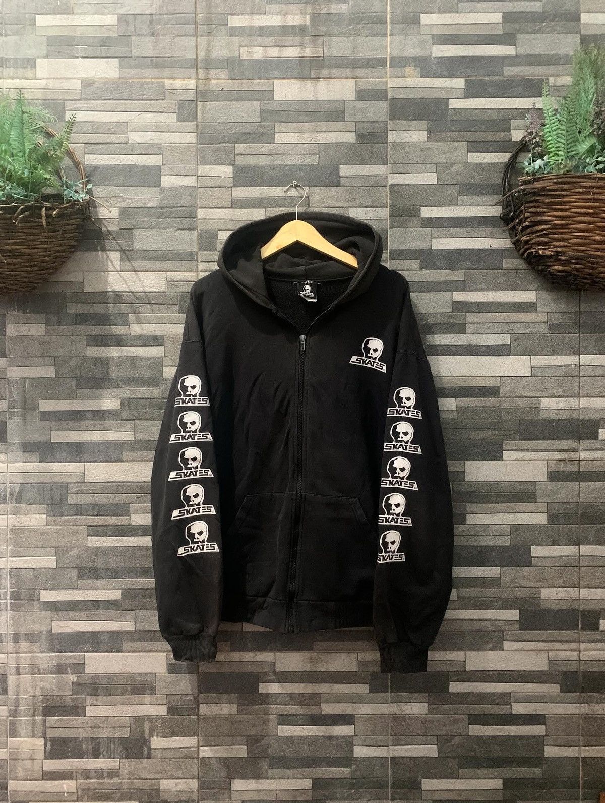 Vintage SKULL SKATES Ziphoodie