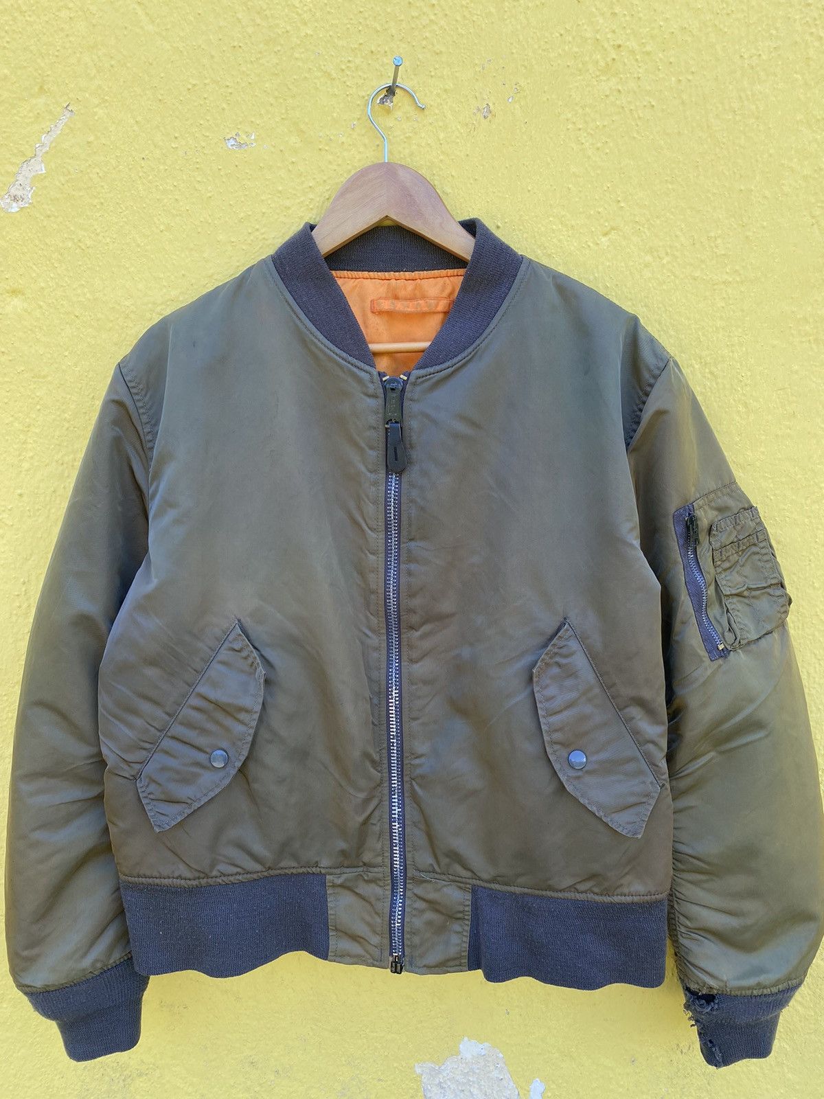 Alpha Industries Vintage Ma-1 Alpha industries sunfaded bomber jacket Size US M / EU 48-50 / 2 - 12 Thumbnail