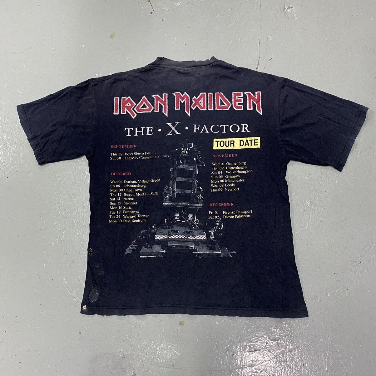 Band Tees × Vintage Vintage Thrashed Iron Maiden X Factor Tour Tee Distressed Size US L / EU 52-54 / 3 - 5 Thumbnail