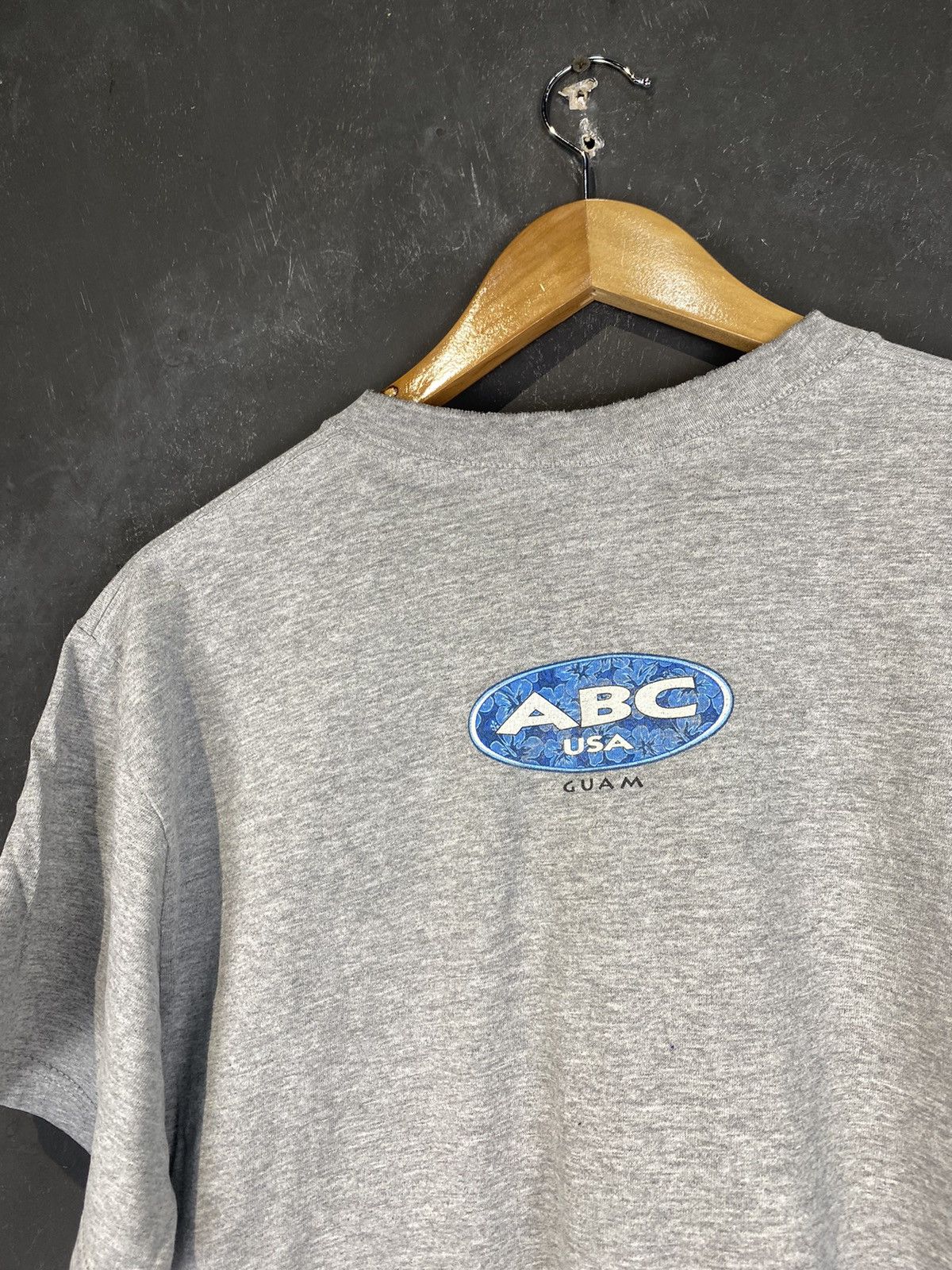 Vintage ABC Store Surf Guam Tee Size US L / EU 52-54 / 3 - 7 Thumbnail