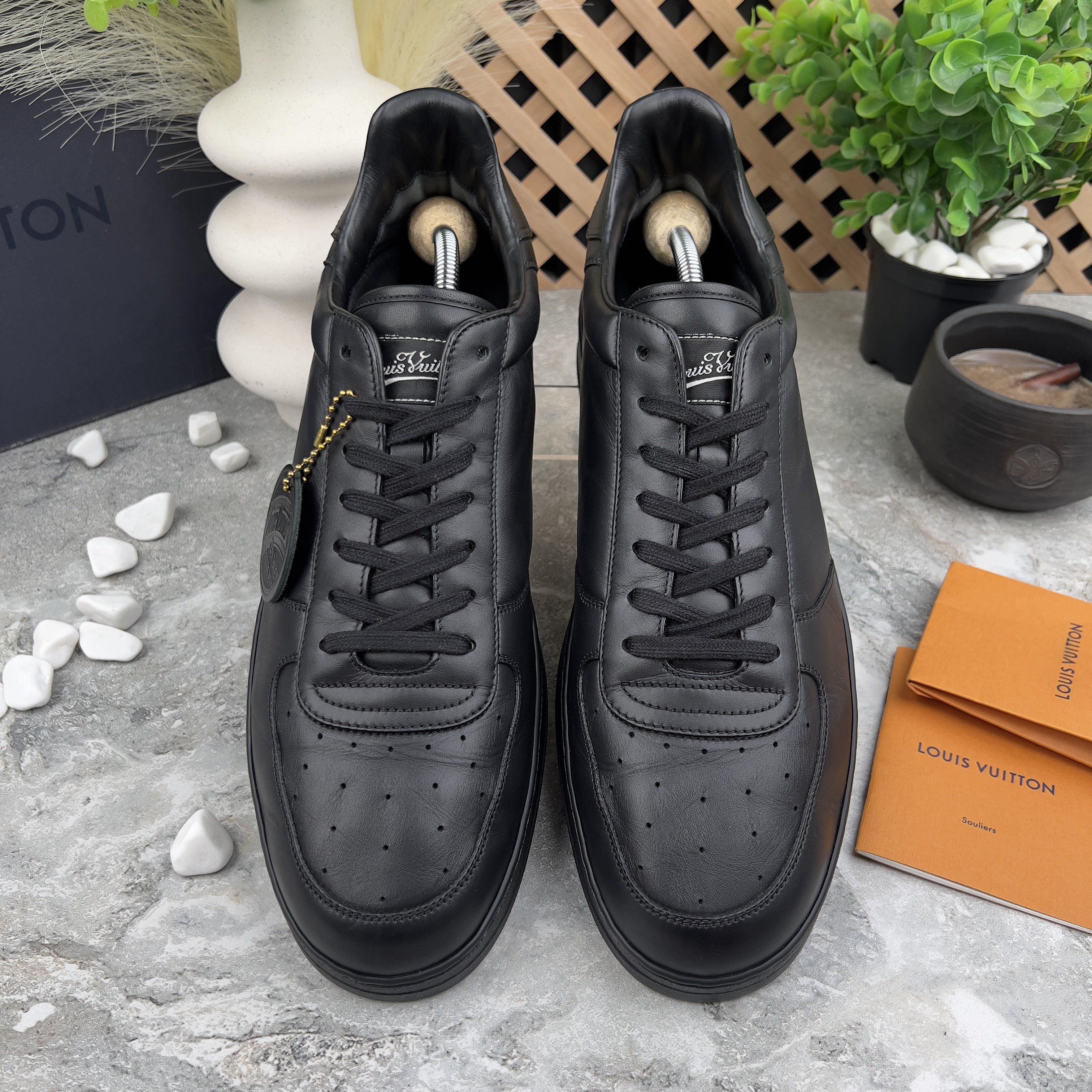 Louis Vuitton Authentic Louis Vuitton Rivoli Sneakers Leather Size US 11.5 / EU 44-45 - 3 Thumbnail