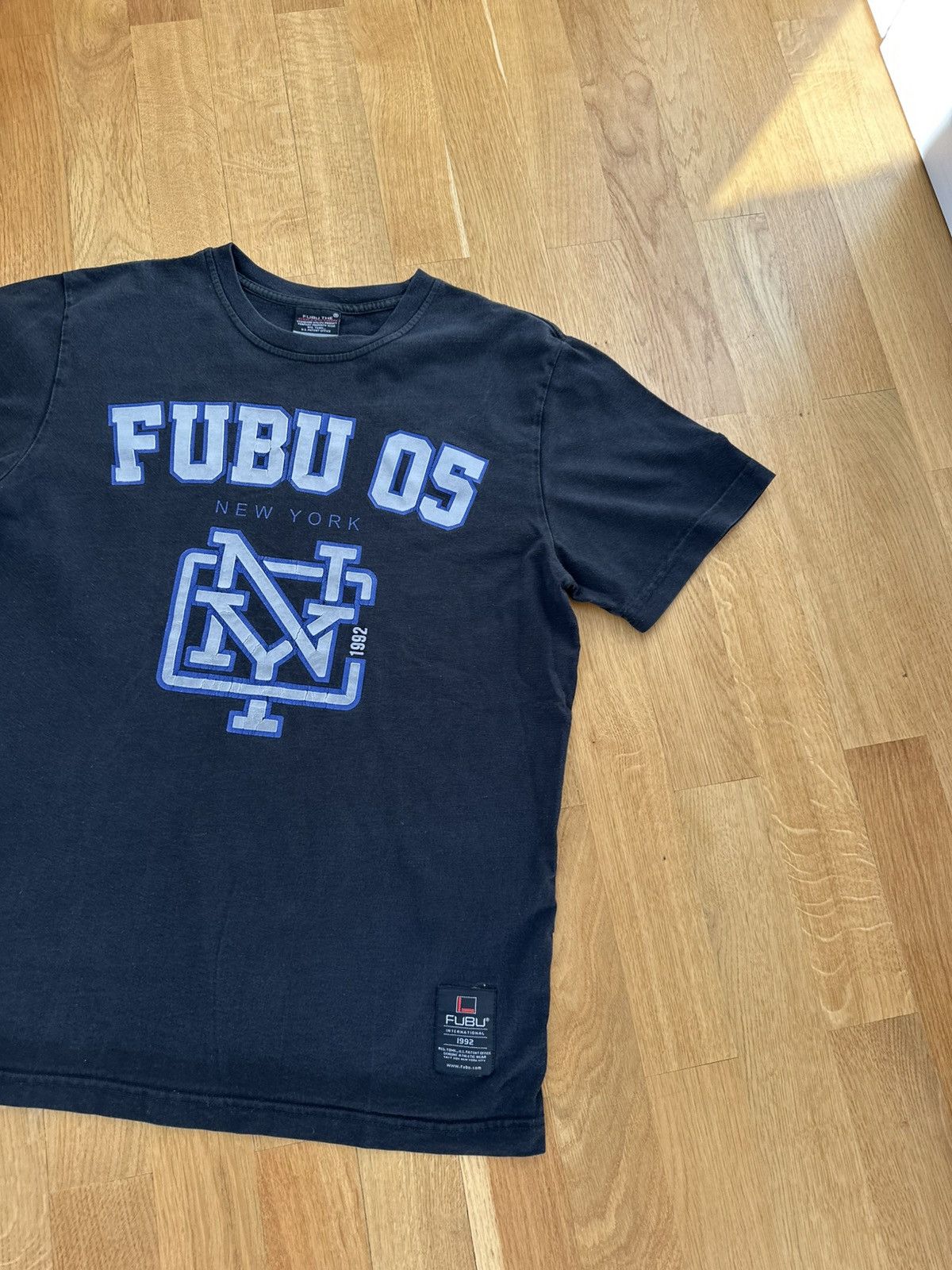 Fubu Vintage Fubu T-shirt 05 New York Logo Size US L / EU 52-54 / 3 - 5 Thumbnail