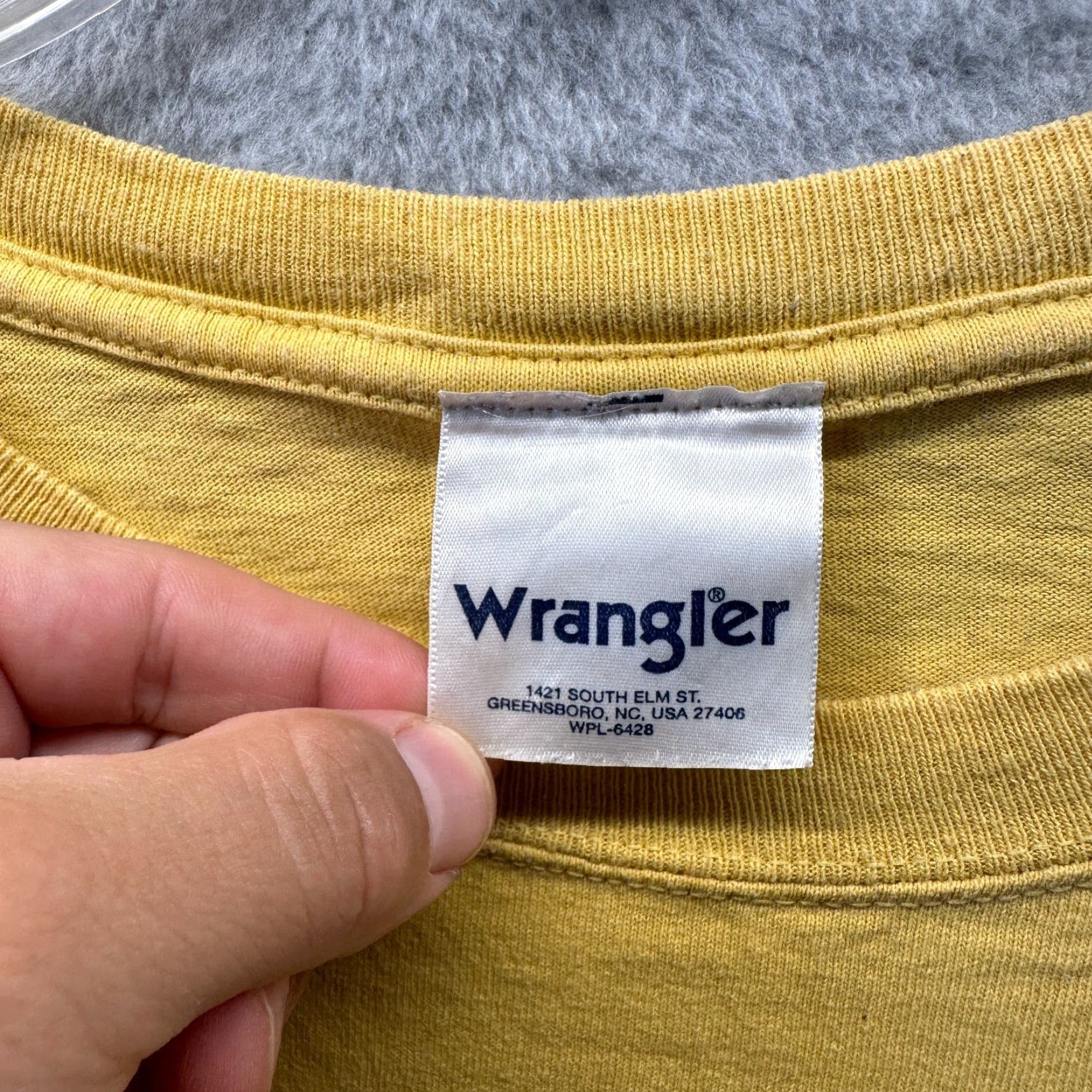 Wrangler Wrangler Shirt XL Gold Mens T-Shirt Cowboy Western Rodeo Short Sleeve Jersey Not Vintage Size US XL / EU 56 / 4 - 4 Thumbnail