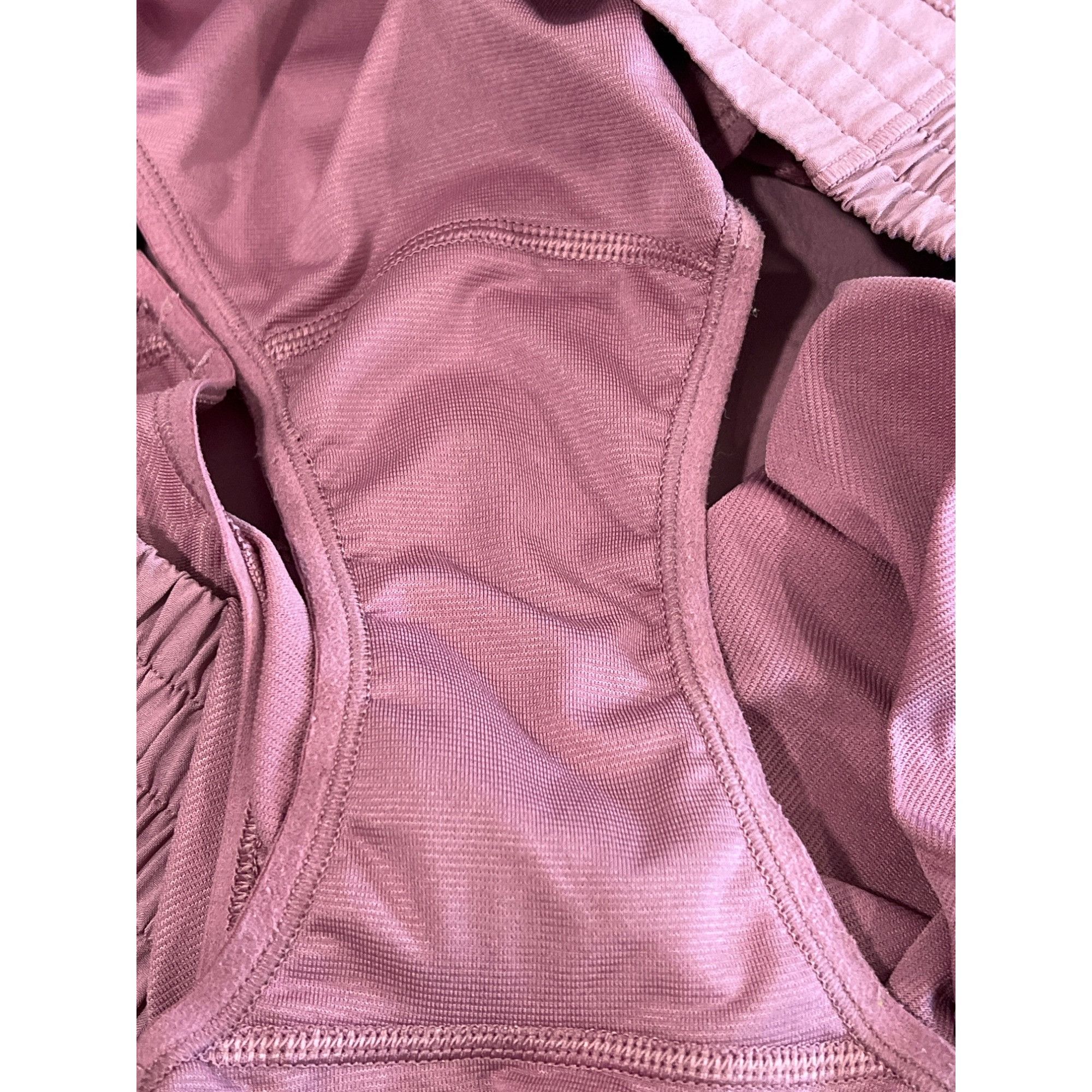 Lululemon 𝓛𝓾𝓵𝓾𝓵𝓮𝓶𝓸𝓷 Hotty Hot High-Rise Lined Short 2.5"Velve Size 30" / US 8 / IT 44 - 8 Thumbnail