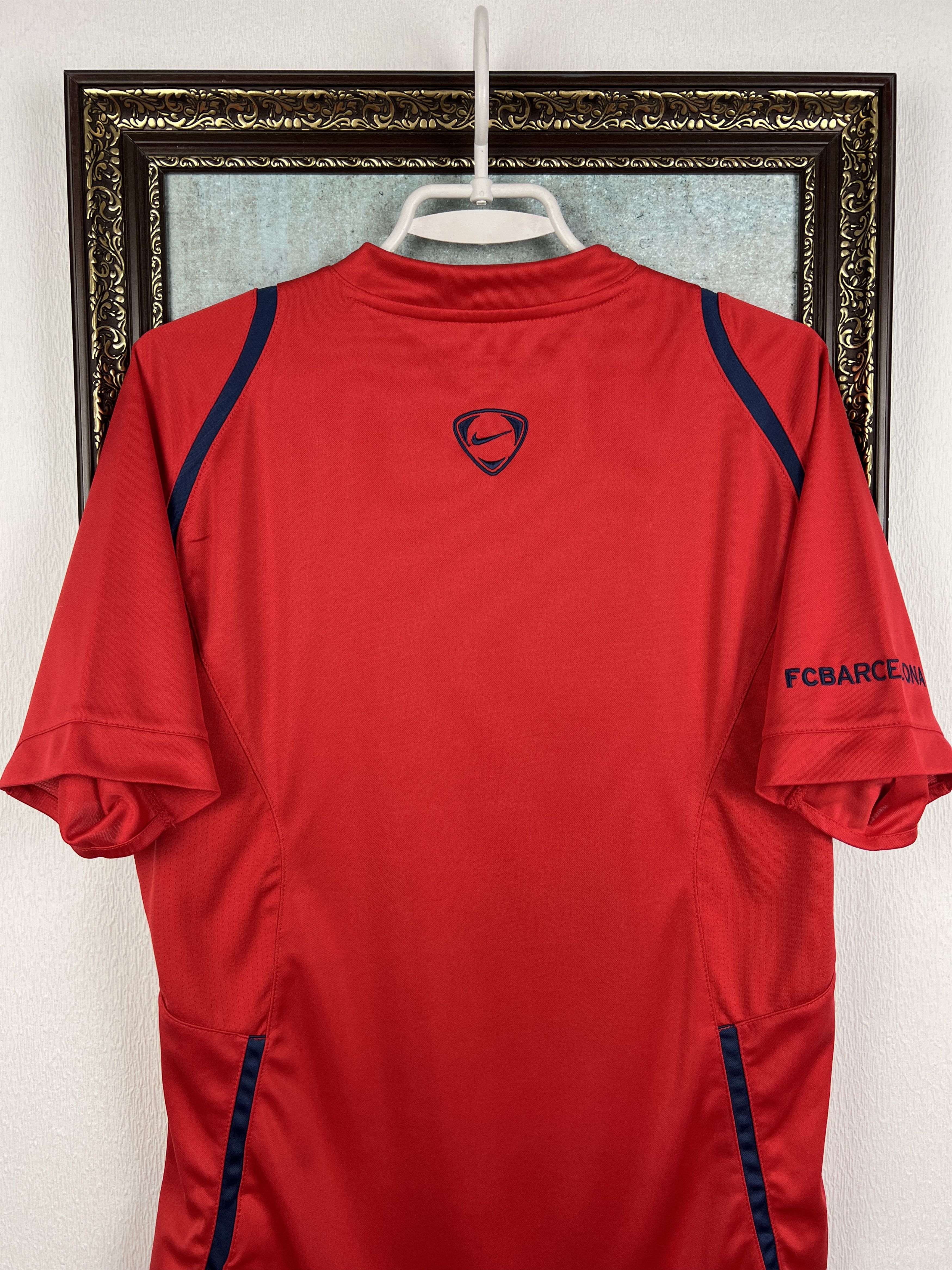 Nike Vintage Barcelona Train Shirt Soccer Jersey Trikot Camiseta Size US S / EU 44-46 / 1 - 10 Thumbnail
