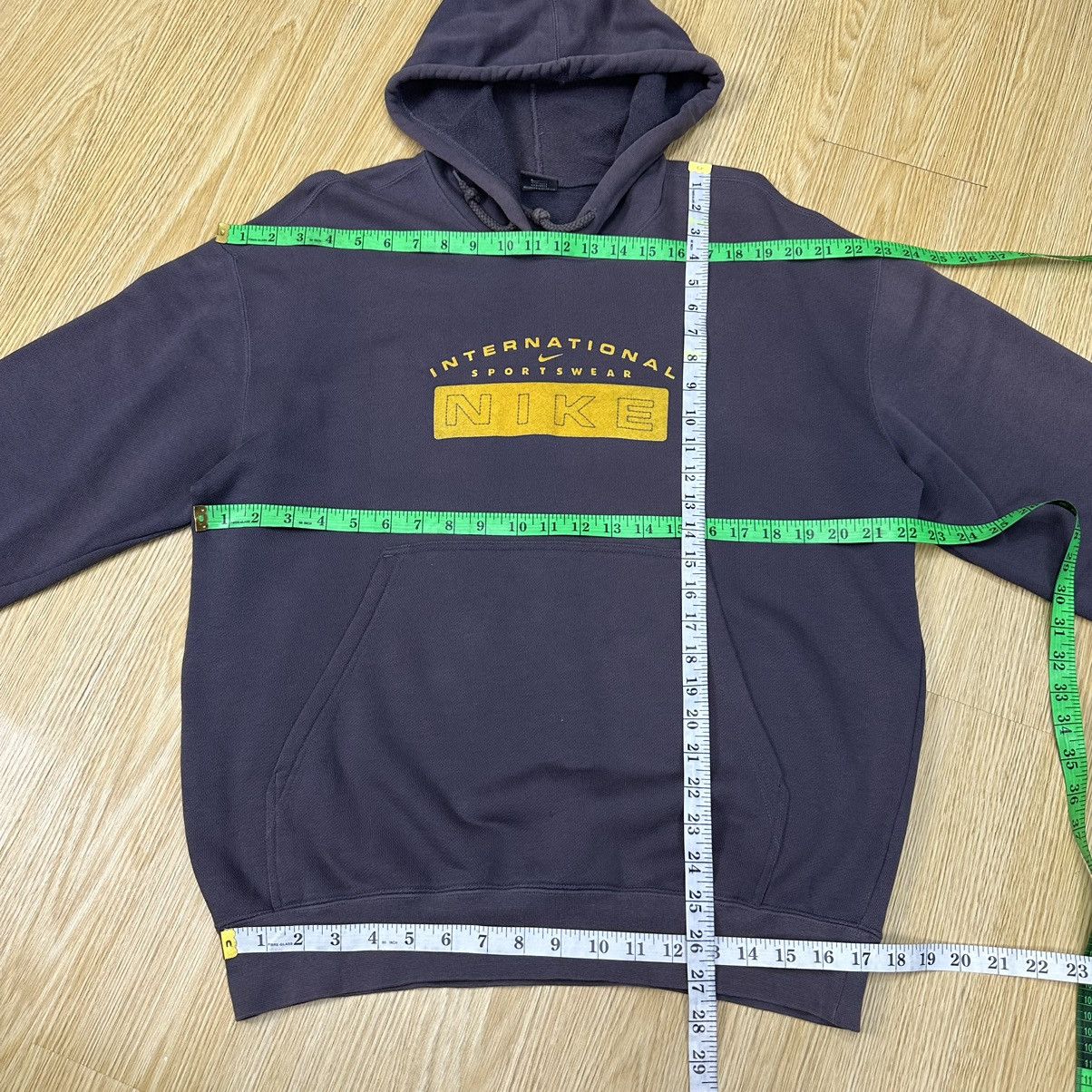 Nike Vintage Nike International Sportswear Center Logo Z147 Size US L / EU 52-54 / 3 - 5 Thumbnail