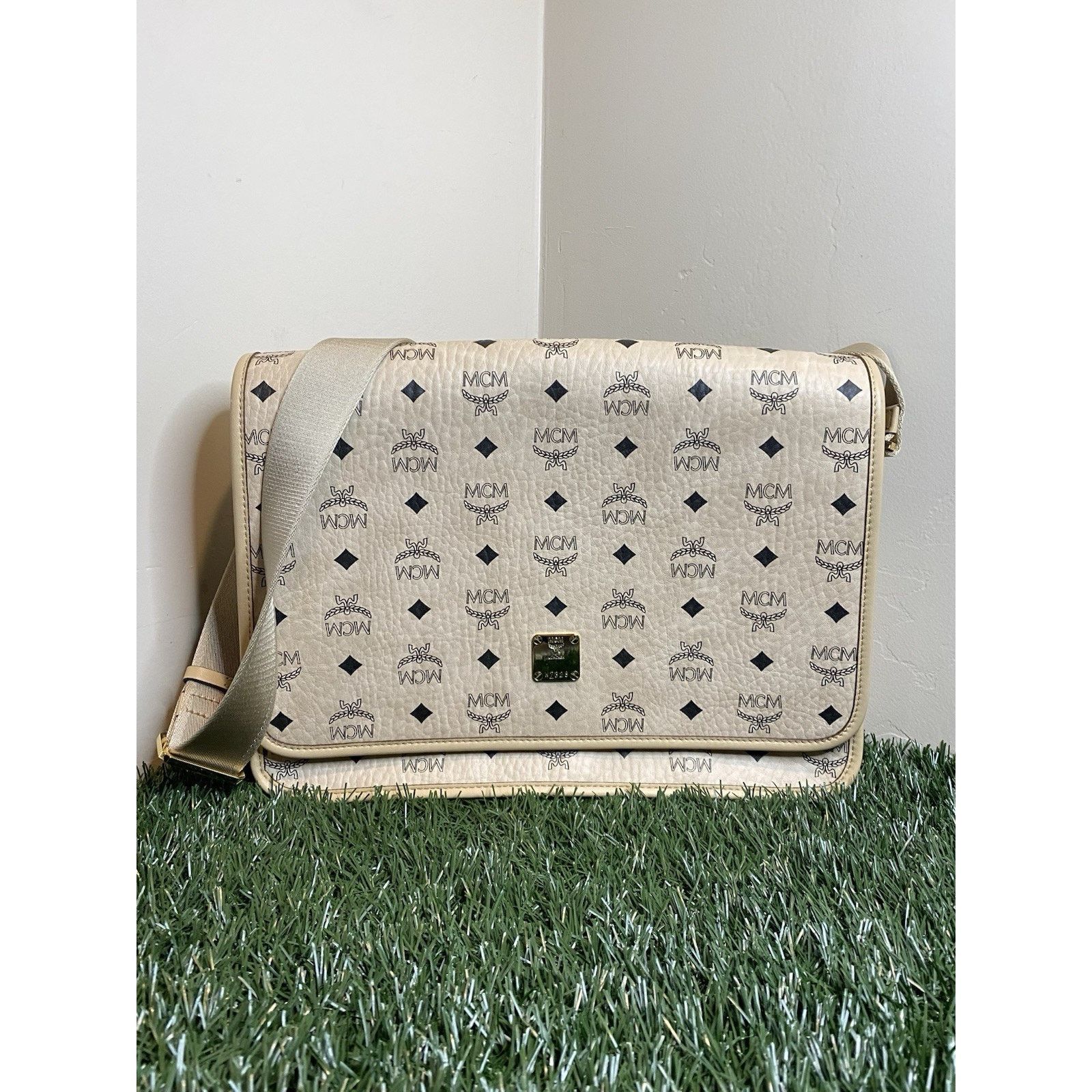 MCM MCM Crossbody Bag | New/Pass as new | Comes With Receipt ! Size ONE SIZE - 1 Thumbnail