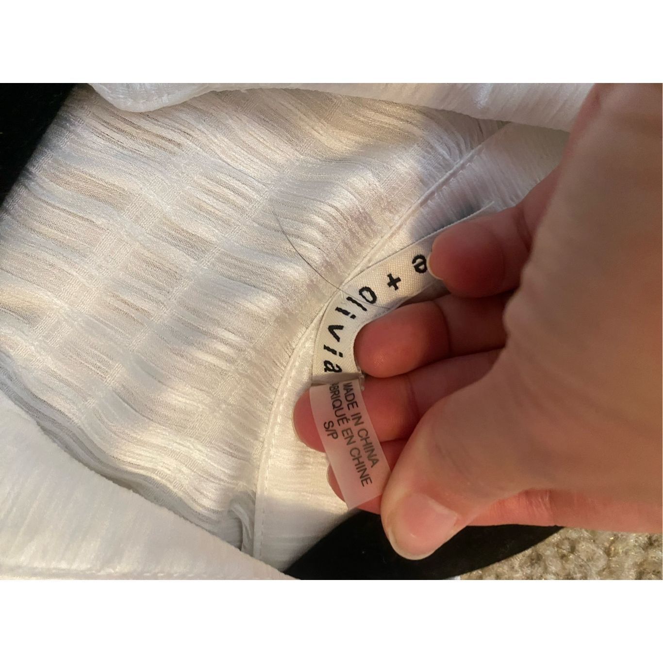 Alice + Olivia ALICE AND OLIVIA Edyth Shirt In White, Staple Blouse, Sz Sma Size S / US 4 / IT 40 - 6 Thumbnail