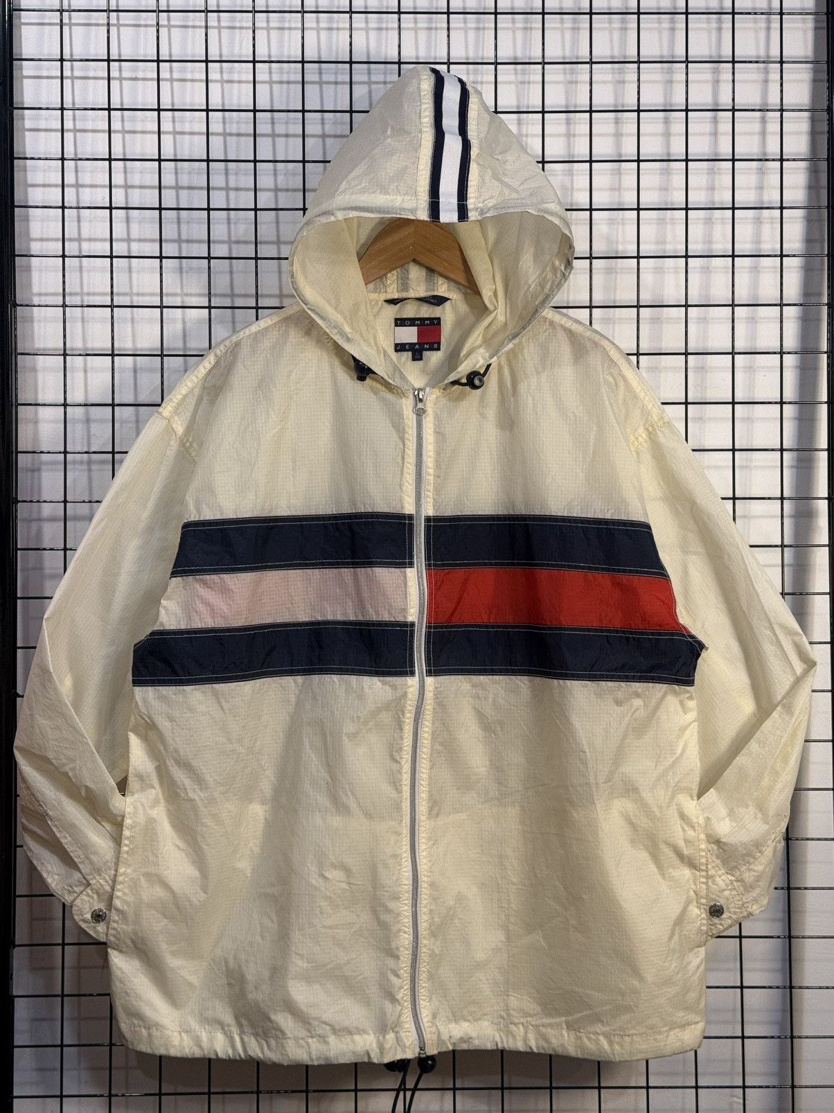 Tommy Hilfiger Tommy Hilfiger vintage 90's flag logo windbreaker jacket. Size US L / EU 52-54 / 3 - 1 Thumbnail