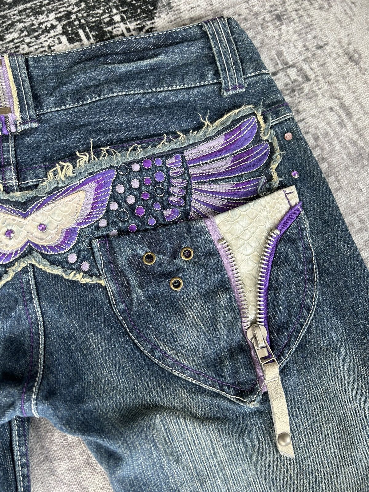 If Six Was Nine Butterfly Embroidery Logo Flared Jeans Size US 31 - 12 Thumbnail