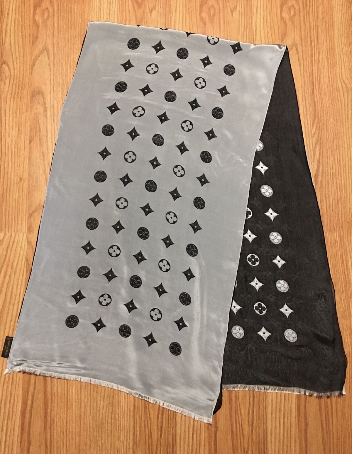 Louis Vuitton LOUIS VUITTON Double Layered Silk Acetate Shawl Scarf Size ONE SIZE - 1 Thumbnail