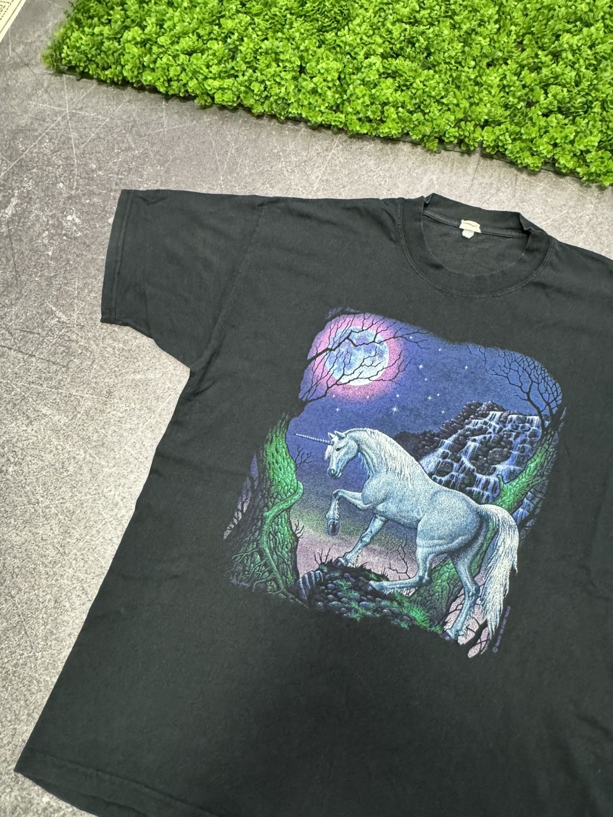Vintage Unicornis Vintage 90s Hewlin Design T Shirt Size US L / EU 52-54 / 3 - 9 Thumbnail