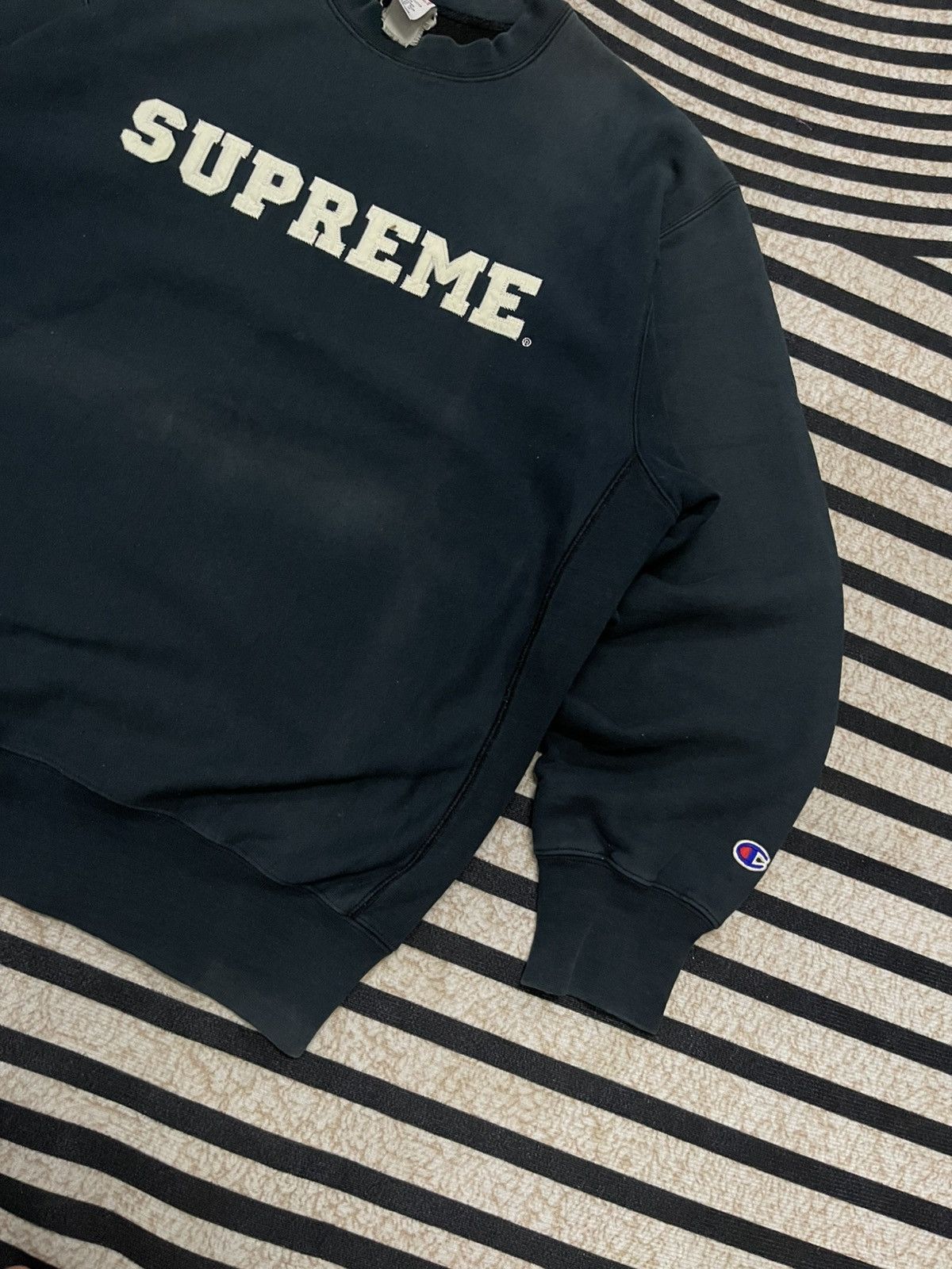 Champion × Supreme VINTAGE 1997 CHAMPION X SUPREME CREWNECK RARE COLOUR L Size US L / EU 52-54 / 3 - 4 Thumbnail