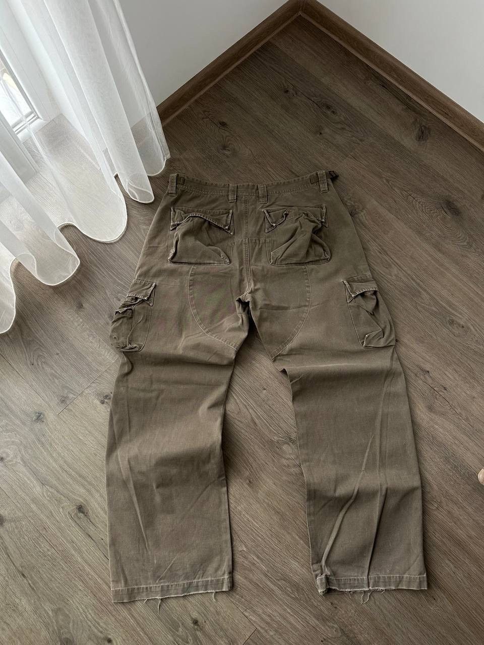 Japanese Brand × Vintage Vintage Japanese Cargo Baggy Pocket Distressed Beige Pants Size US 34 / EU 50 - 13 Thumbnail