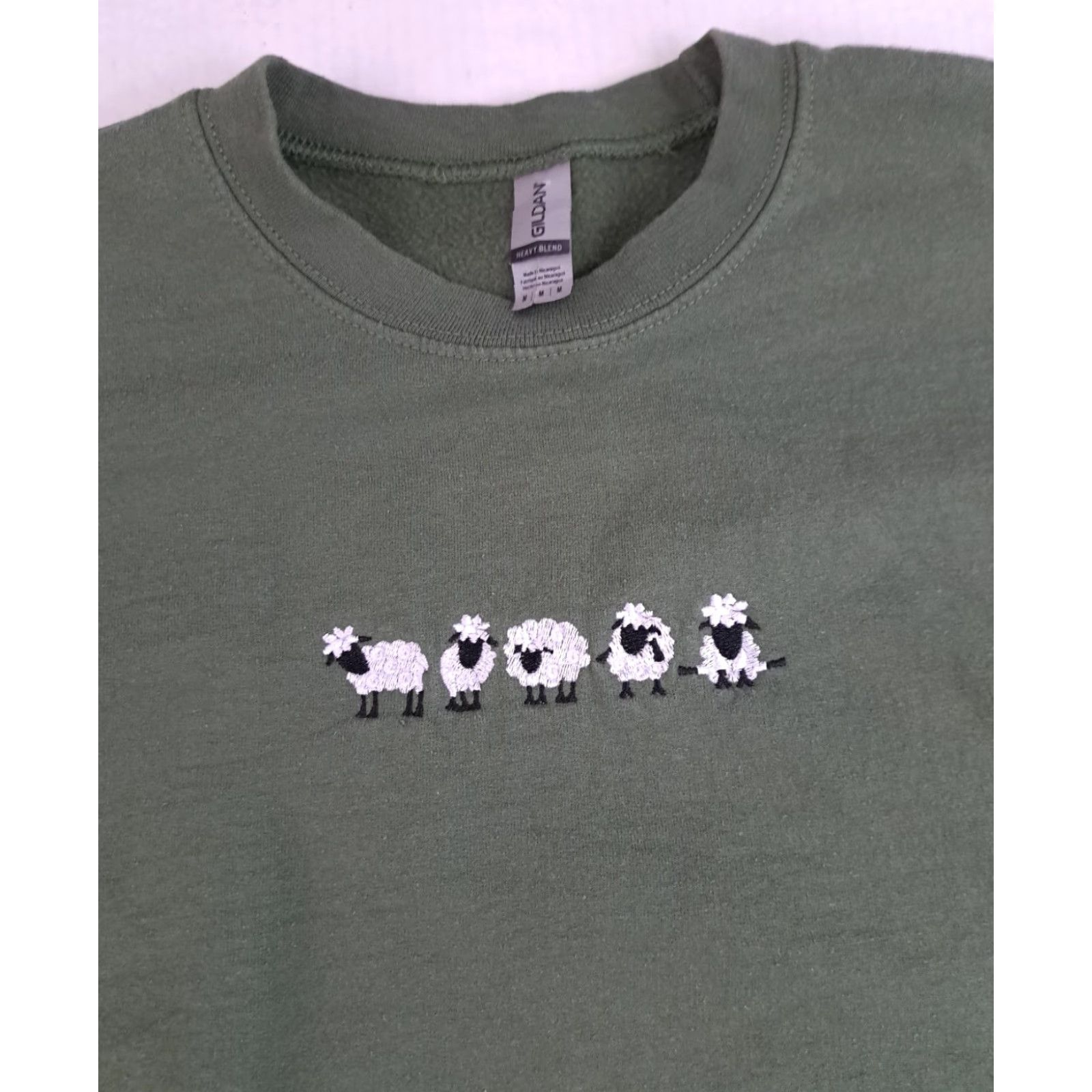 Gildan VINTAGE Gildan Sweatshirt Sheep Embroidered Green Women's Size M Long Sleeve Crew Neck Pullover All Seasons 90s Theme Size M / US 6-8 / IT 42-44 - 3 Thumbnail