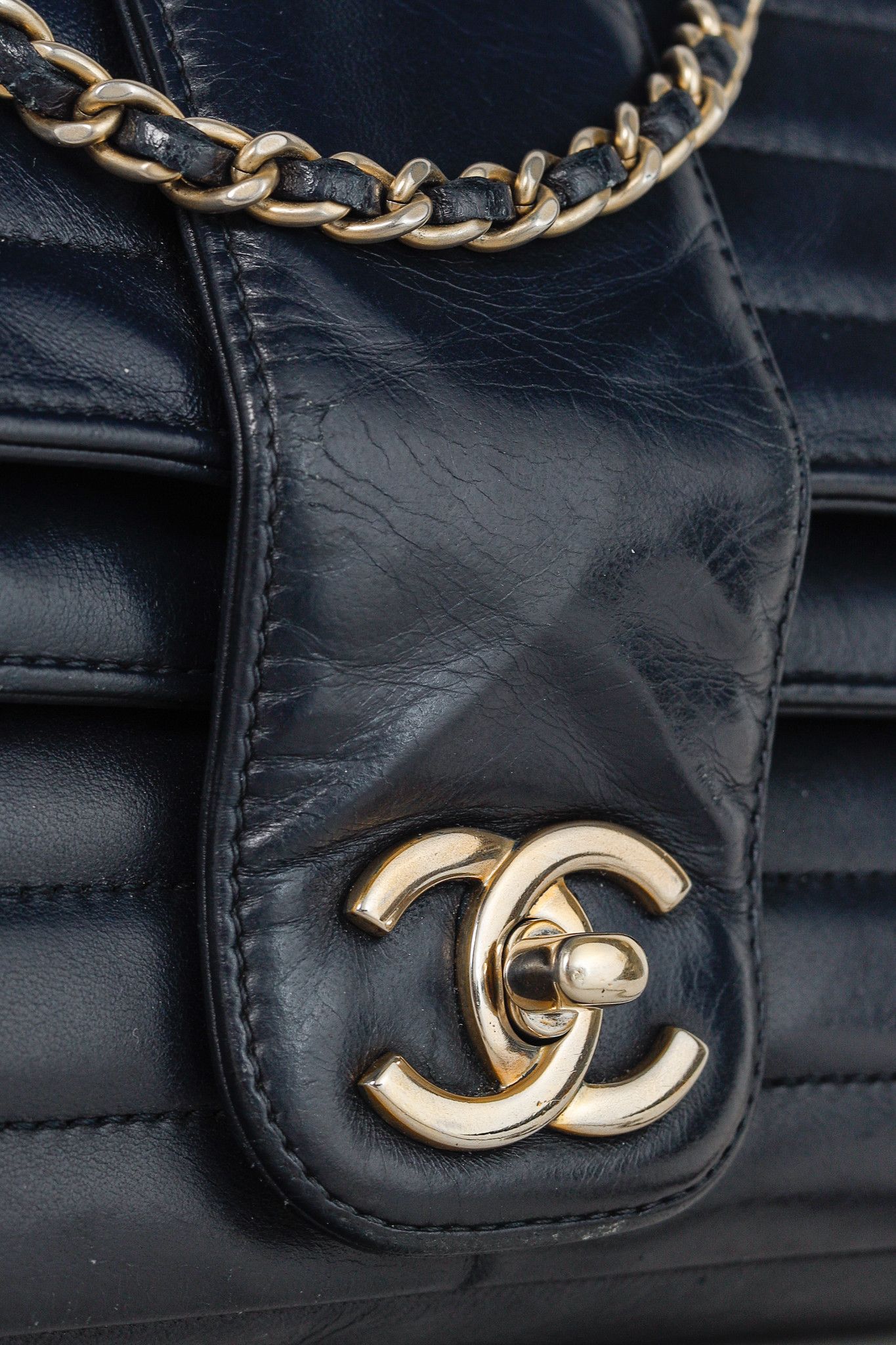 Chanel Chanel Vintage Mademoiselle Horizontal-Quilt Flap Bag Size ONE SIZE - 9 Thumbnail