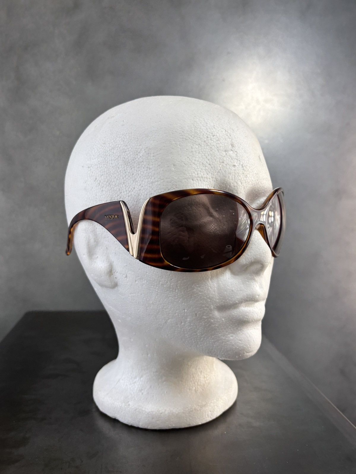 Vintage × Vogue 2000s Vintage Vogue Sunglasses Drop Arm VO 2519-S Y2K Glam Size ONE SIZE - 20 Thumbnail
