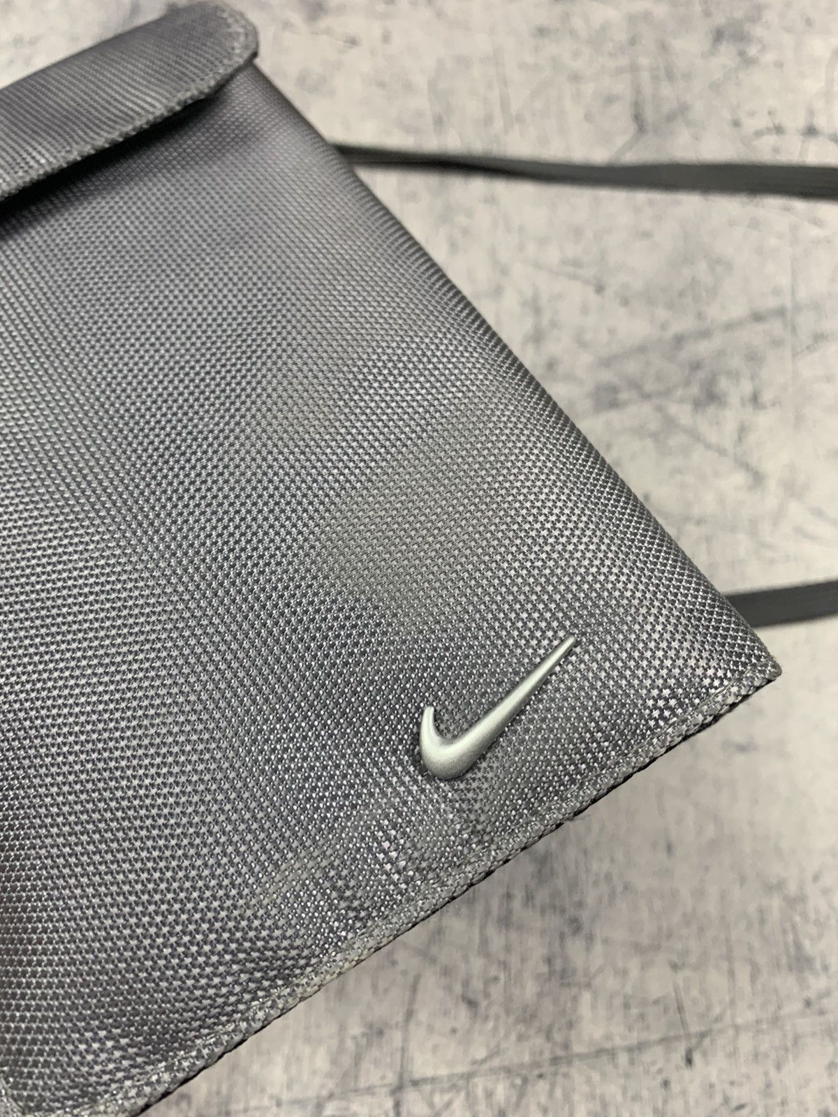 Nike Vintage Hype Nike Swoosh Shoulder Bag Metal Logo Size ONE SIZE - 12 Thumbnail