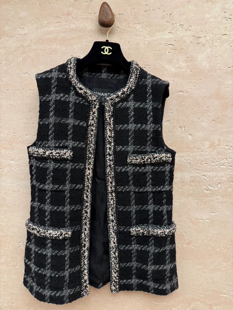 Chanel Chanel 22k mixed-color plaid four-pocket vest jacket Size XXS / US 00 / IT 34 - 1 Thumbnail