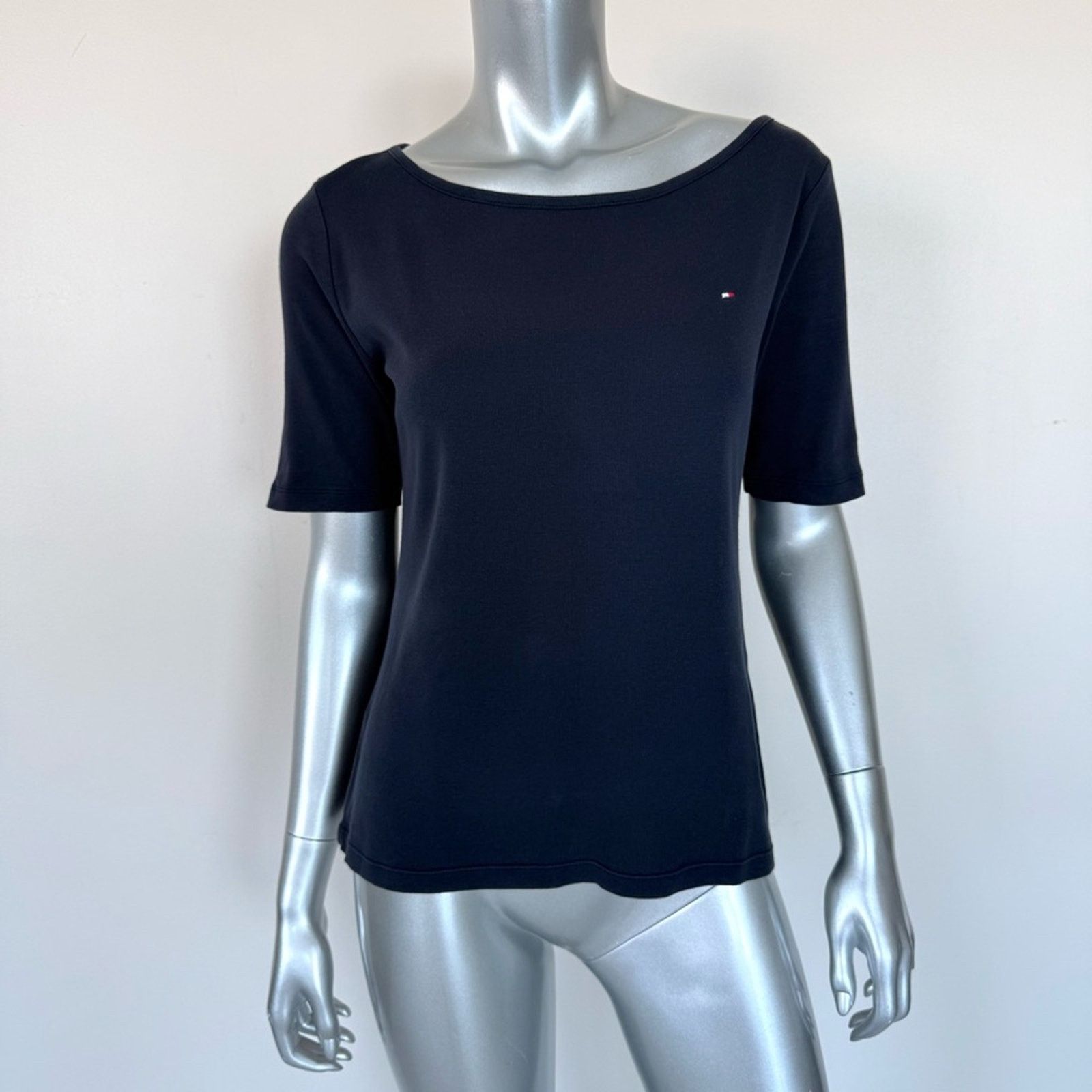 Tommy Hilfiger Bundle of women Tshirts size M 2 pieces Size M / US 6-8 / IT 42-44 - 9 Thumbnail