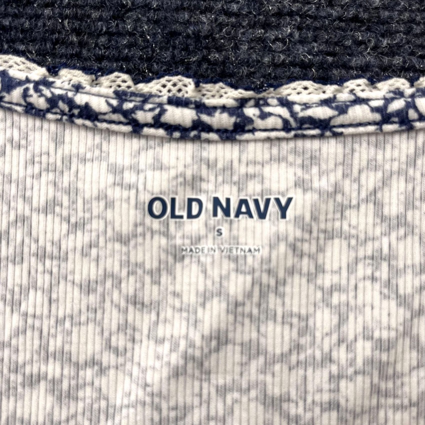 Old Navy Old Navy Tank Top Womens S Blue Floral Scoop Neck Ruffle Trim Stretch Ribbed Size S / US 4 / IT 40 - 4 Thumbnail