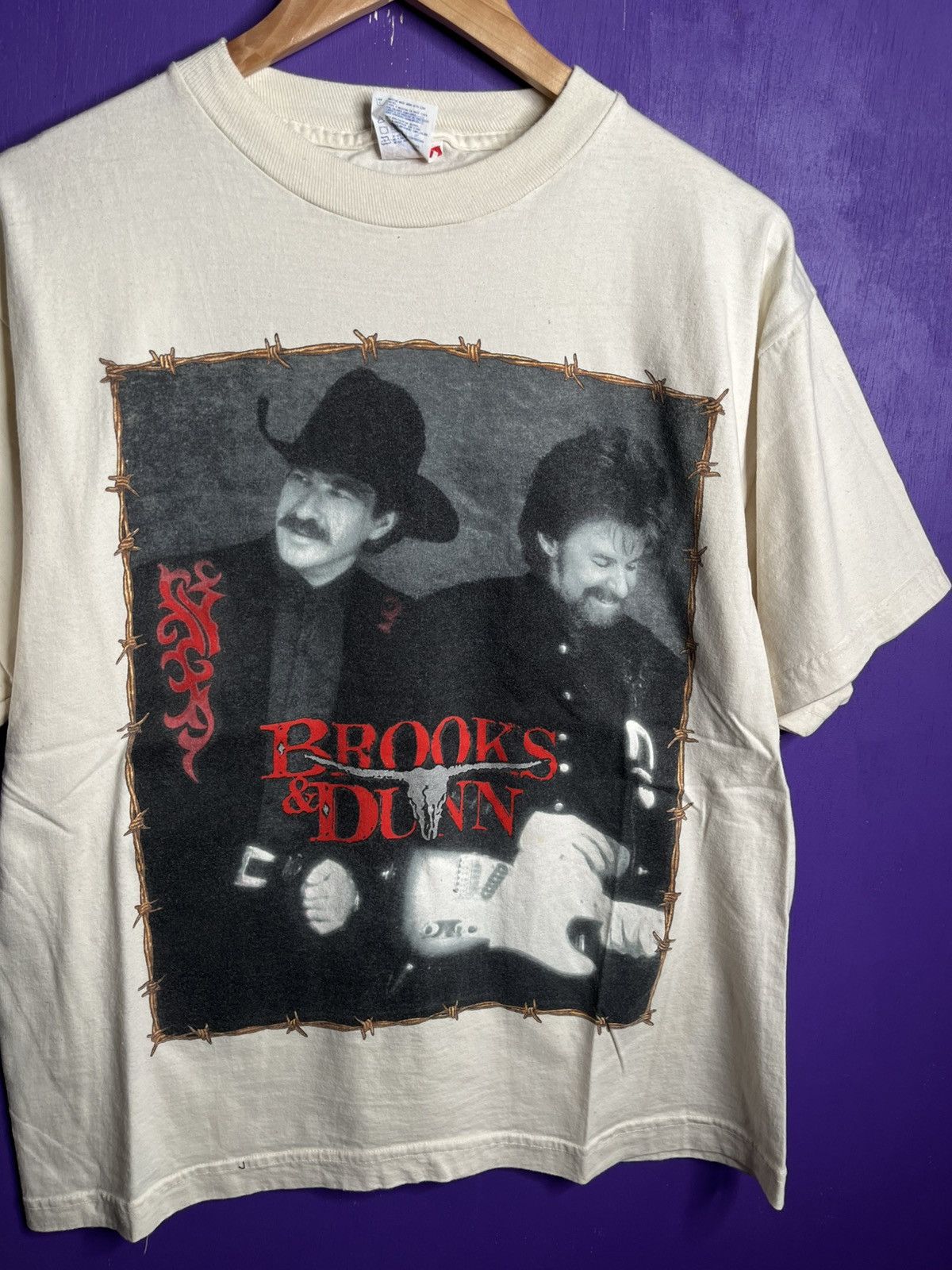 Band Tees × Vintage Vintage 90s Brooks n Dunn barbed wire tour tee Size US L / EU 52-54 / 3 - 3 Thumbnail