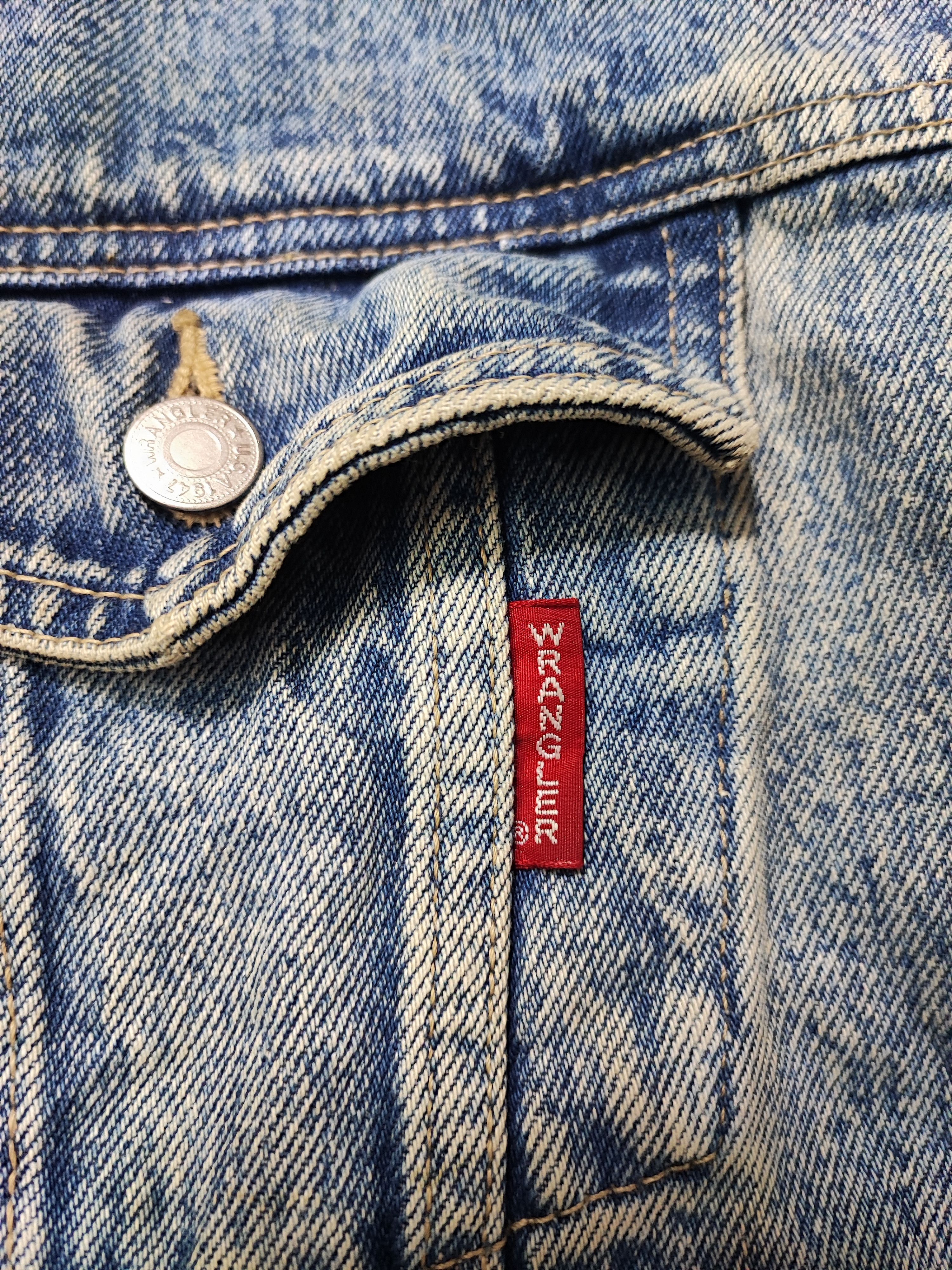 Wrangler Vintage Wrangler 90s Distressed Acid Wash Denim Jacket Size US L / EU 52-54 / 3 - 12 Thumbnail
