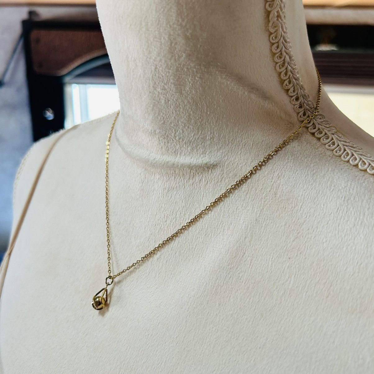 Vintage Vintage gold caged bead pendant on chain necklace Size ONE SIZE - 4 Thumbnail