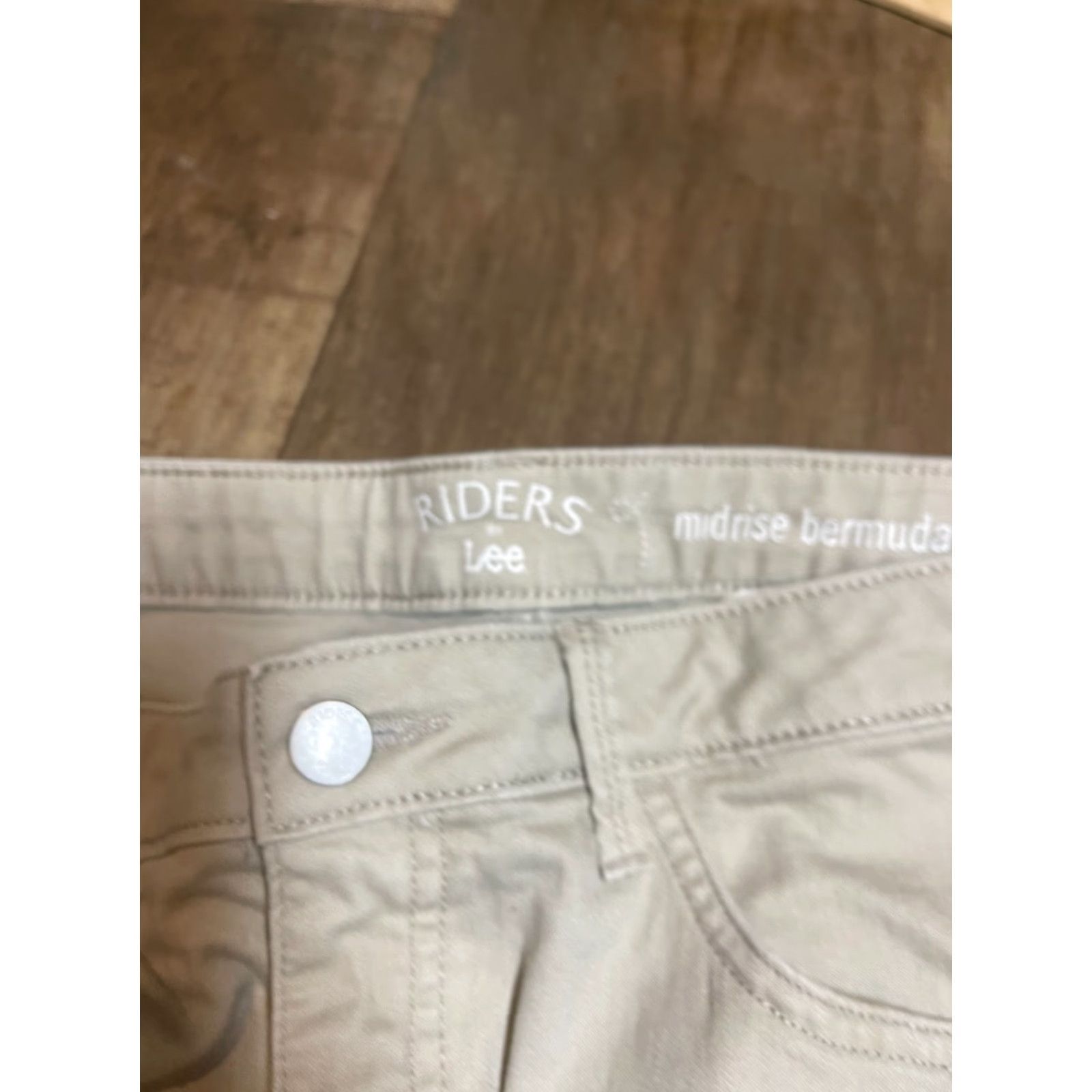Lee Lee Shorts Bermuda Womens Size 12 Regular Khaki Beige Stretch M Size 34" / US 12 / IT 48 - 6 Thumbnail