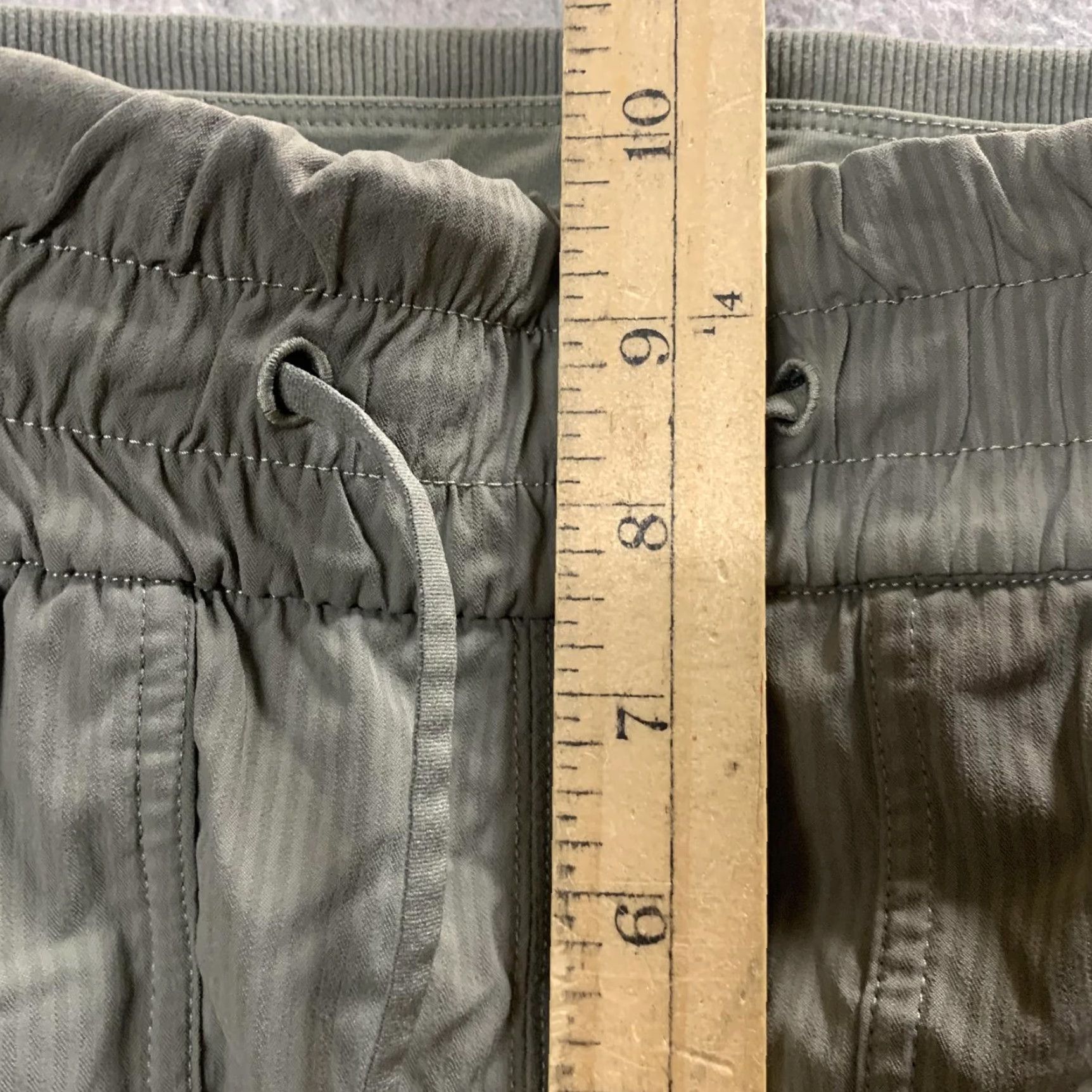 Lululemon Lululemon Women's Jogger Pants Size 2 Olive Green Parachute Drawstring Hem Shirts Pants? Size 26" / US 2 / IT 38 - 7 Thumbnail