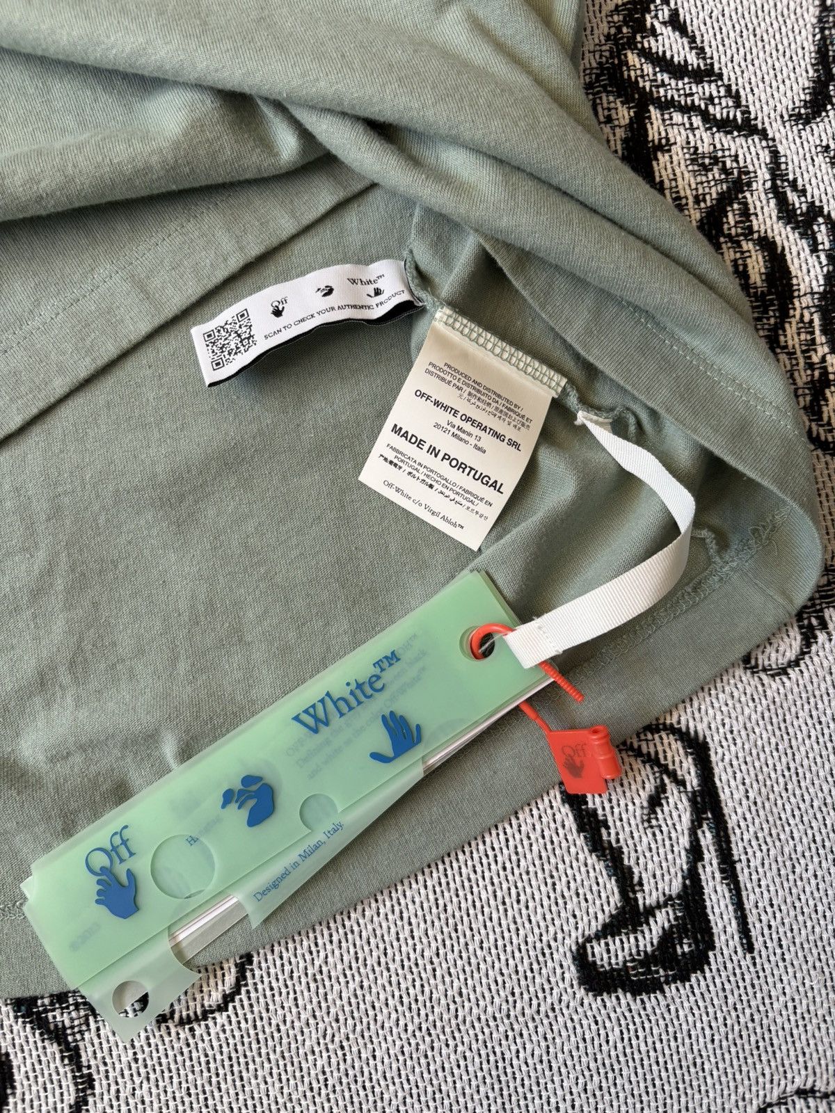 Off-White WHITE OFFF! GRAFFITI OVERSIZED S/S JADEITE Size US L / EU 52-54 / 3 - 8 Thumbnail