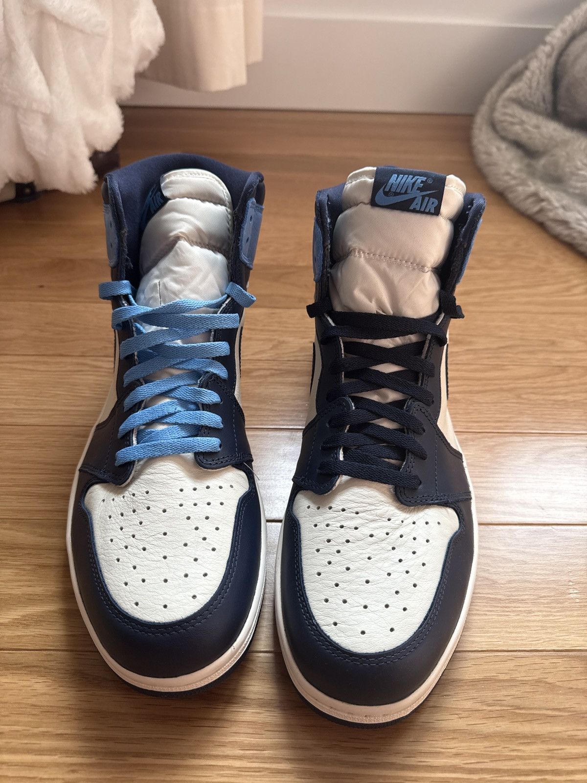 Air Jordan 1 Retro High OG Obsidian UNC