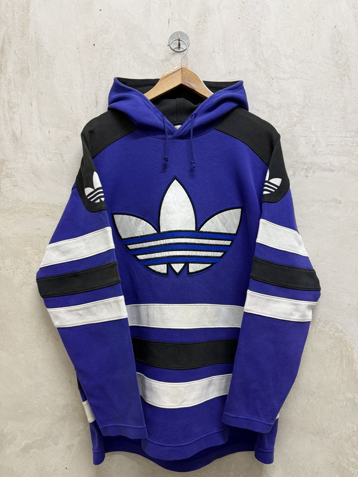 Adidas Vintage 90s Adidas Embroidered Logo Distressed Hoodie Size US L / EU 52-54 / 3 - 1 Thumbnail