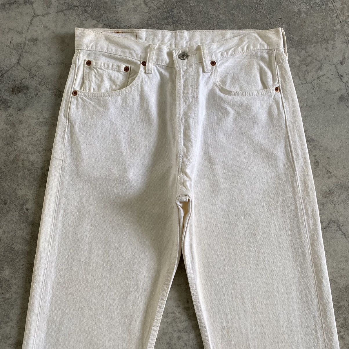 Levi's Size 30x34 Vintage 2004 Levi’s 501 Off White Denim Jeans Size US 30 / EU 46 - 2 Thumbnail