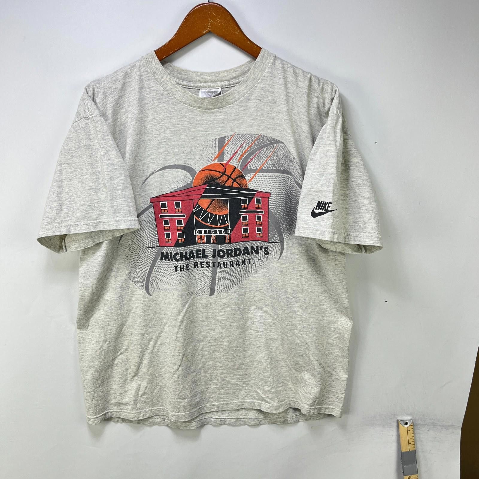 Nike Vintage 90s Michael Jordan's Restaurant Nike T-Shirt Large Size US L / EU 52-54 / 3 - 1 Thumbnail