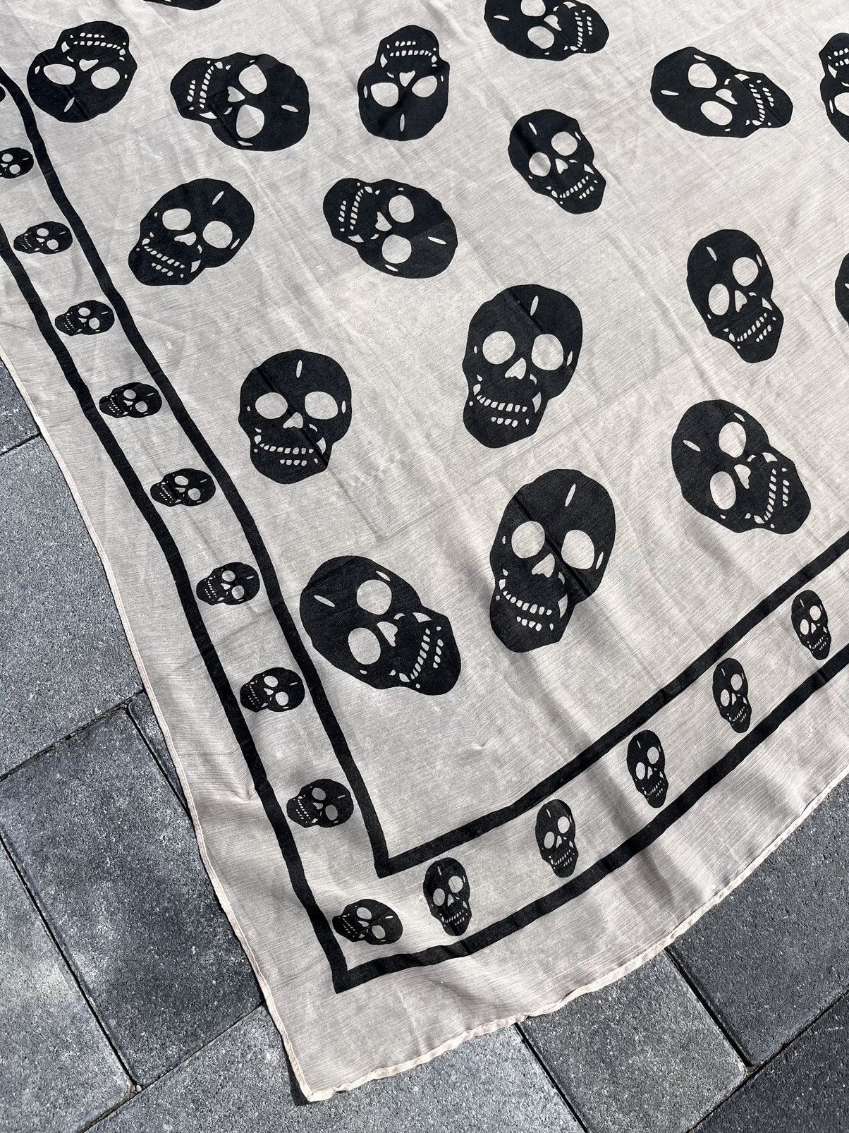 Seditionaries 💀 SKULL SCARF ALEXANDER MCQUEEN STREETWEAR STYLE Y2K PUNK Size ONE SIZE - 7 Thumbnail