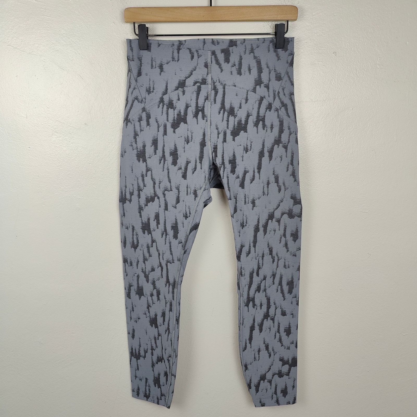 Lululemon Lululemon InStill High-Rise Tight 8 25" ThreeD Camo Jacquard Size 30" / US 8 / IT 44 - 1 Thumbnail