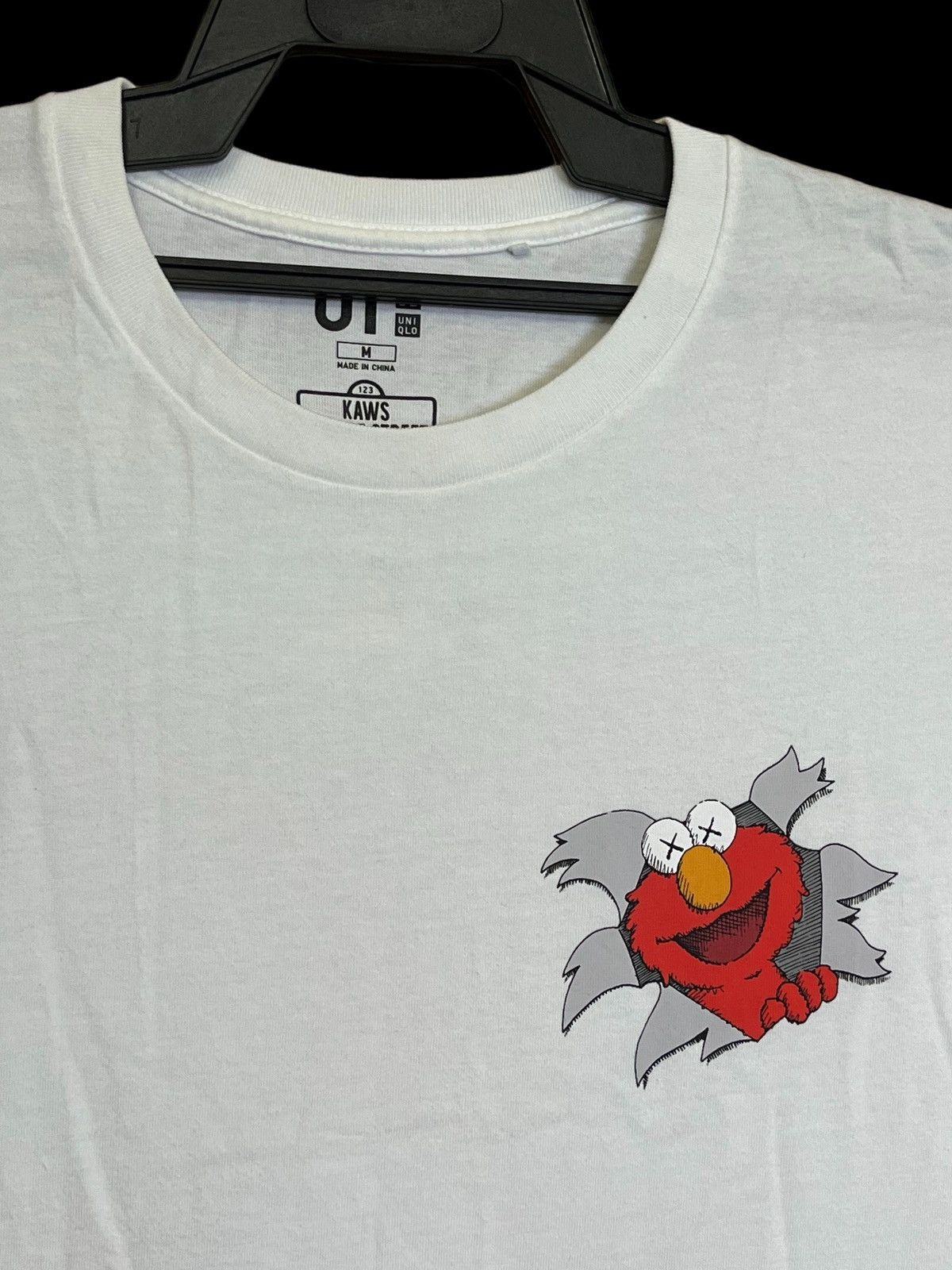 UNIQLO x KAWS x SESAME STREET(ELMO) COLLABORATION T SHIRT