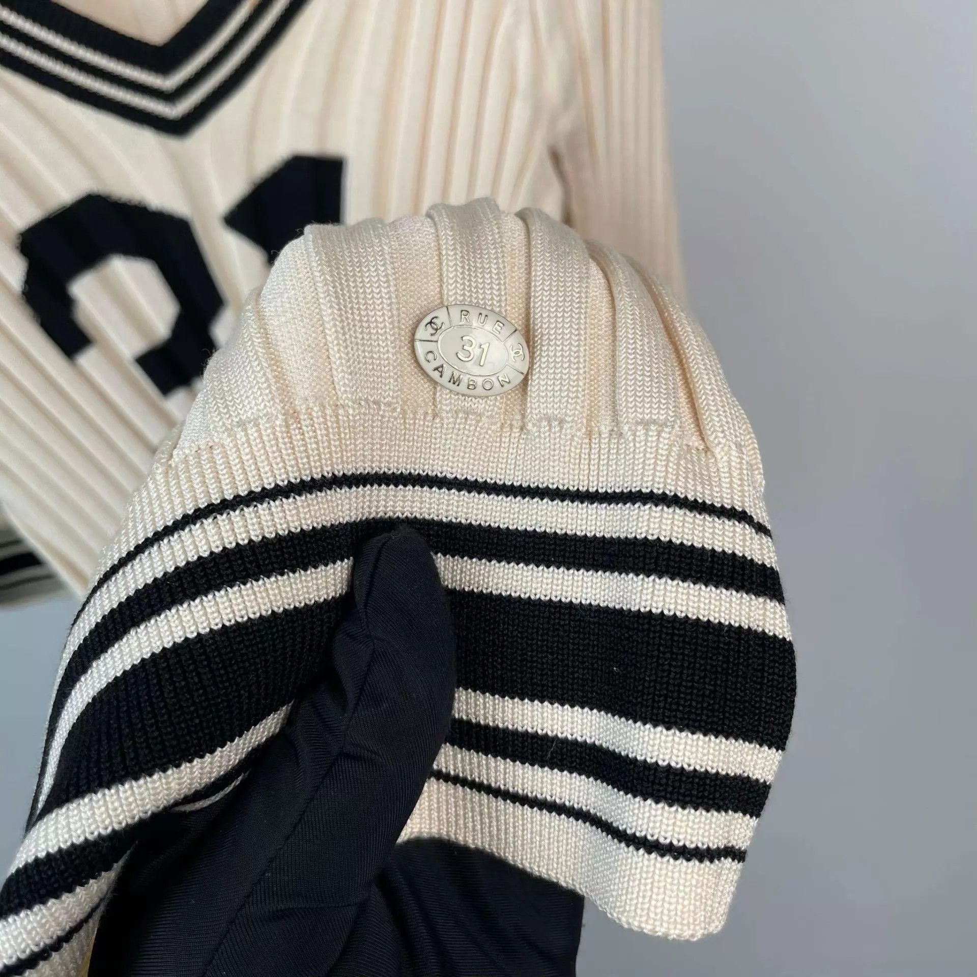 Chanel Chanel Off-White Cotton Short Sleeve Sweaters 36 Size XS / US 0-2 / IT 36-38 - 5 Thumbnail