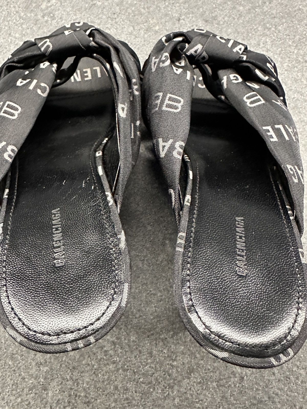 Balenciaga Balenciaga Black Fabric Logo Drapy Mules Size 38 Shoes Size US 8 / IT 38 - 7 Thumbnail