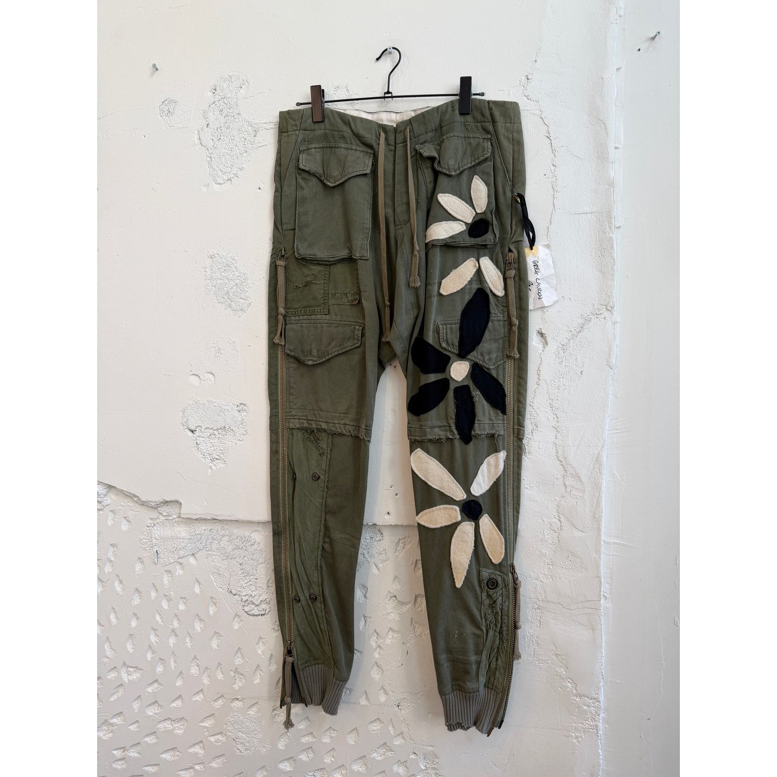 Greg Lauren Greg Lauren SAMPLE Flower Patchwork Zip Army Cargo Pants Size US 34 / EU 50 - 1 Thumbnail