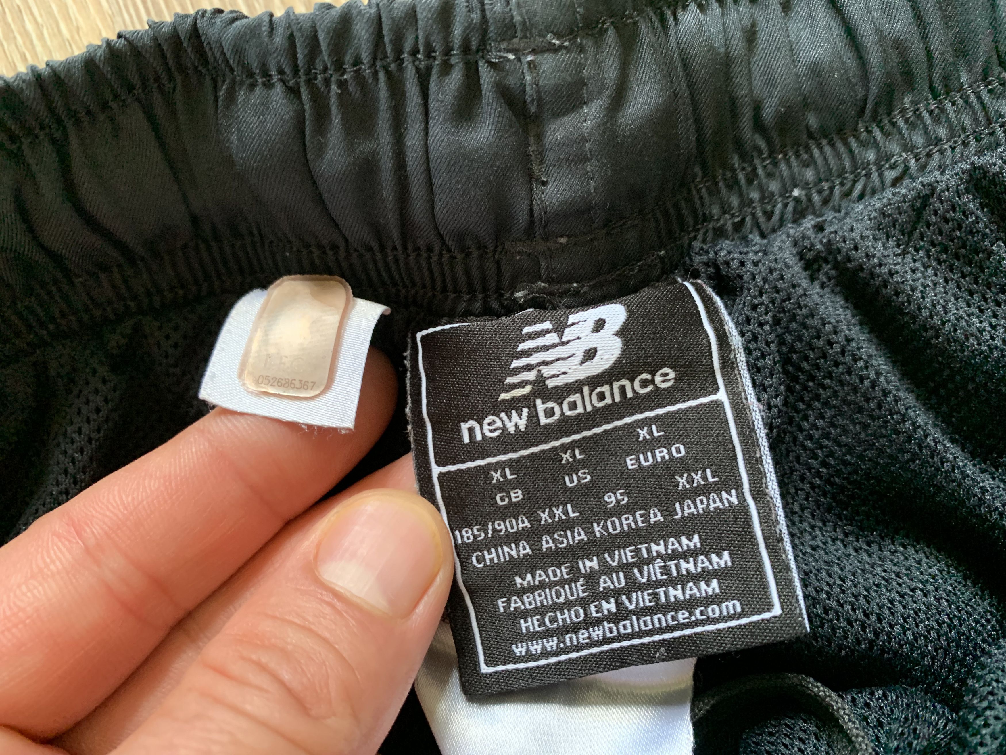 New Balance Liverpool New Balance Black Shorts Size US 40 / EU 56 - 7 Thumbnail