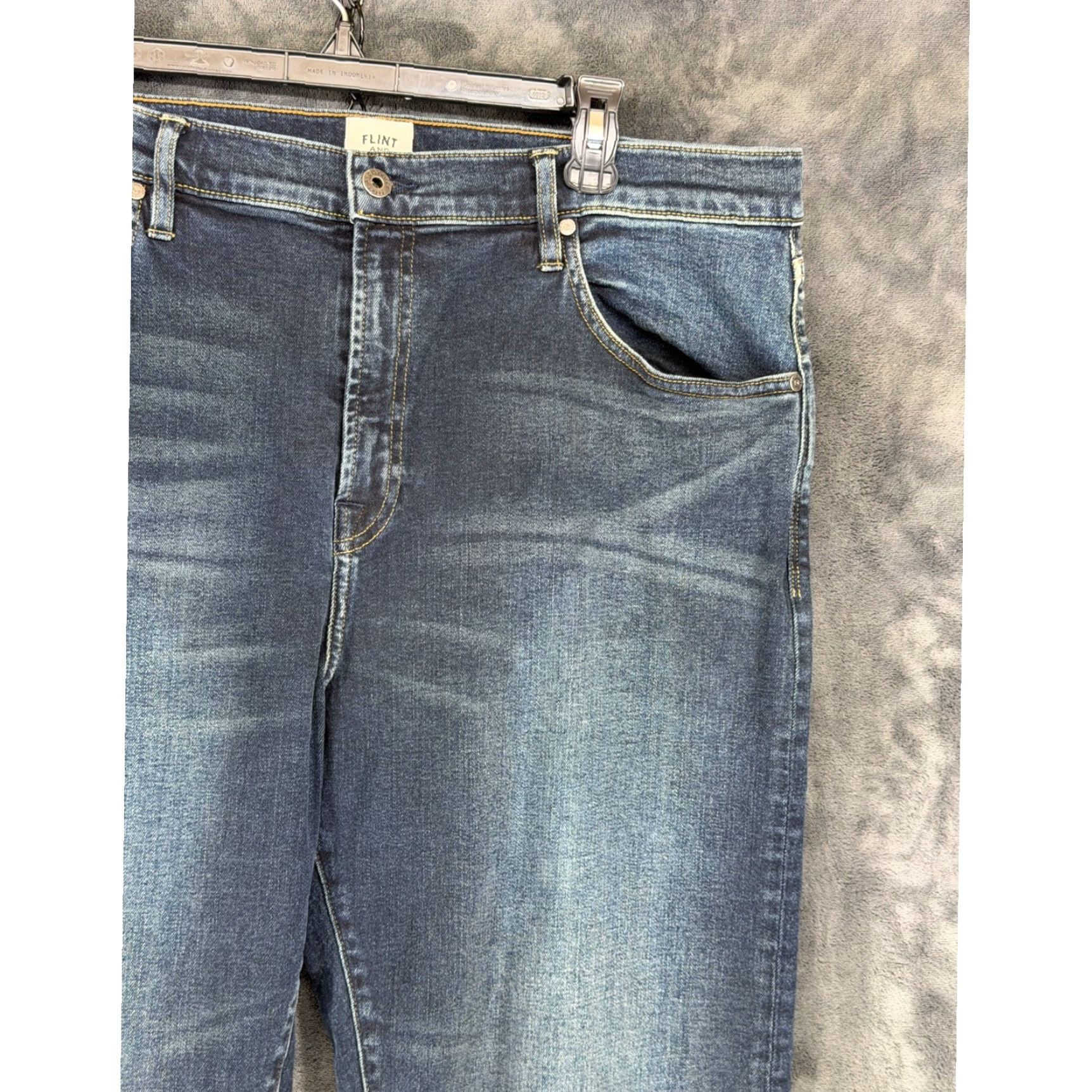 Flint And Tinder Flint and Tinder Jeans Straight Color Blue 38x34 Made in USA Mens Regular Denim Cotton Blend 5-Pocket Wear Size US 38 / EU 54 - 7 Thumbnail