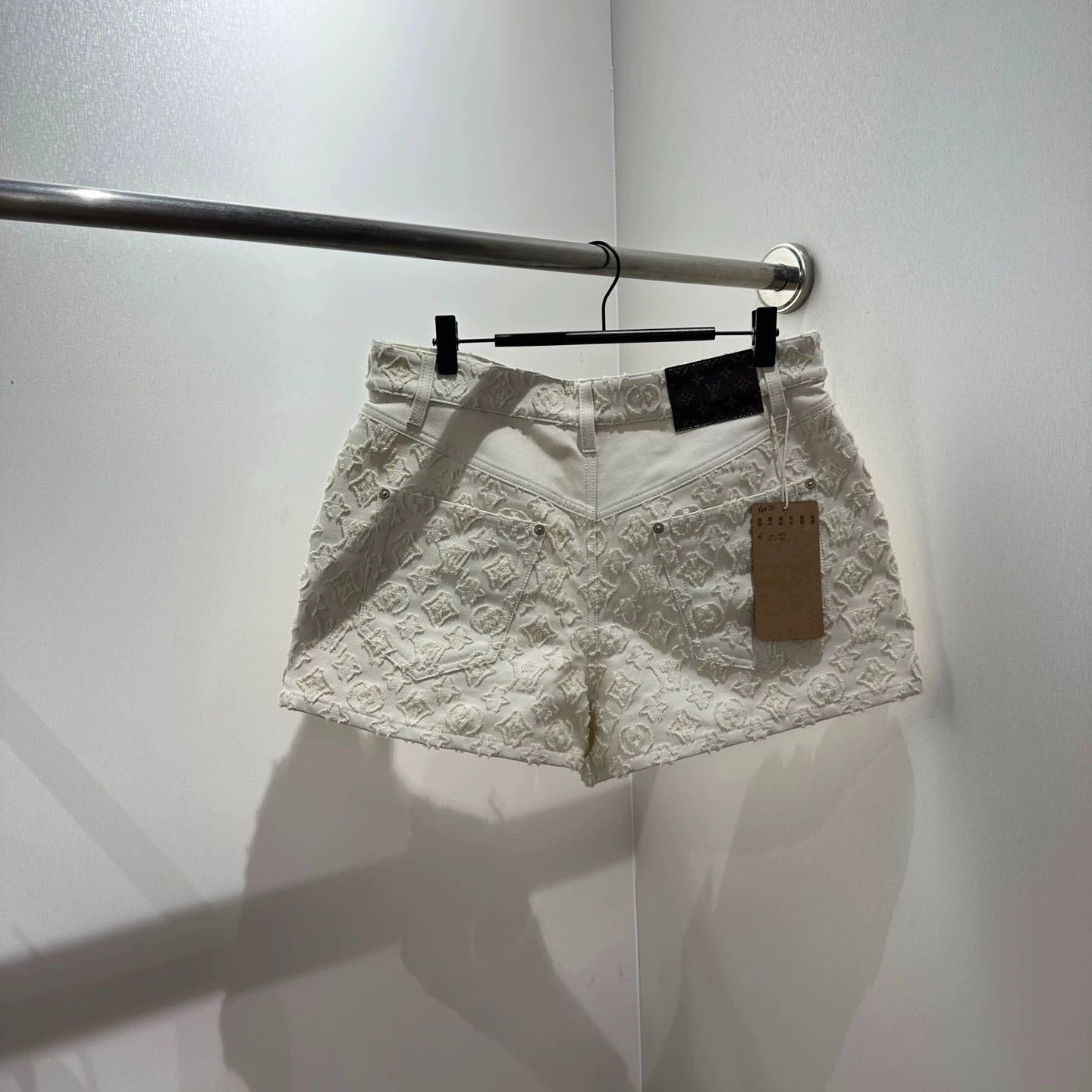 Louis Vuitton LV All-over Monogram Leather Tag Shorts 40 Cotton Size 28" / US 6 / IT 42 - 2 Thumbnail