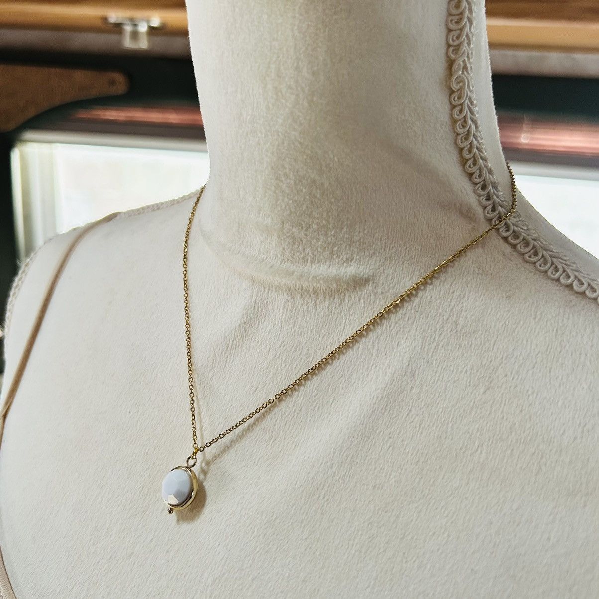 Vintage Vintage dual sided faceted white glass stone necklace Size ONE SIZE - 3 Thumbnail