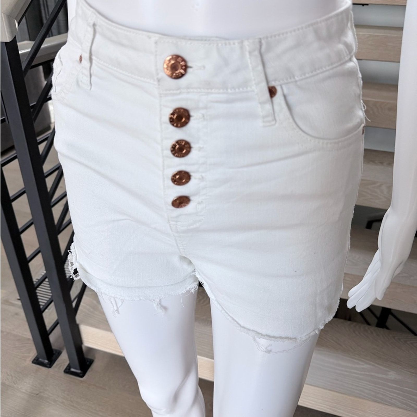 Guess Guess Y2K White Button-Up High Waisted Denim Shorts size S Size 27" / US 4 / IT 40 - 1 Thumbnail
