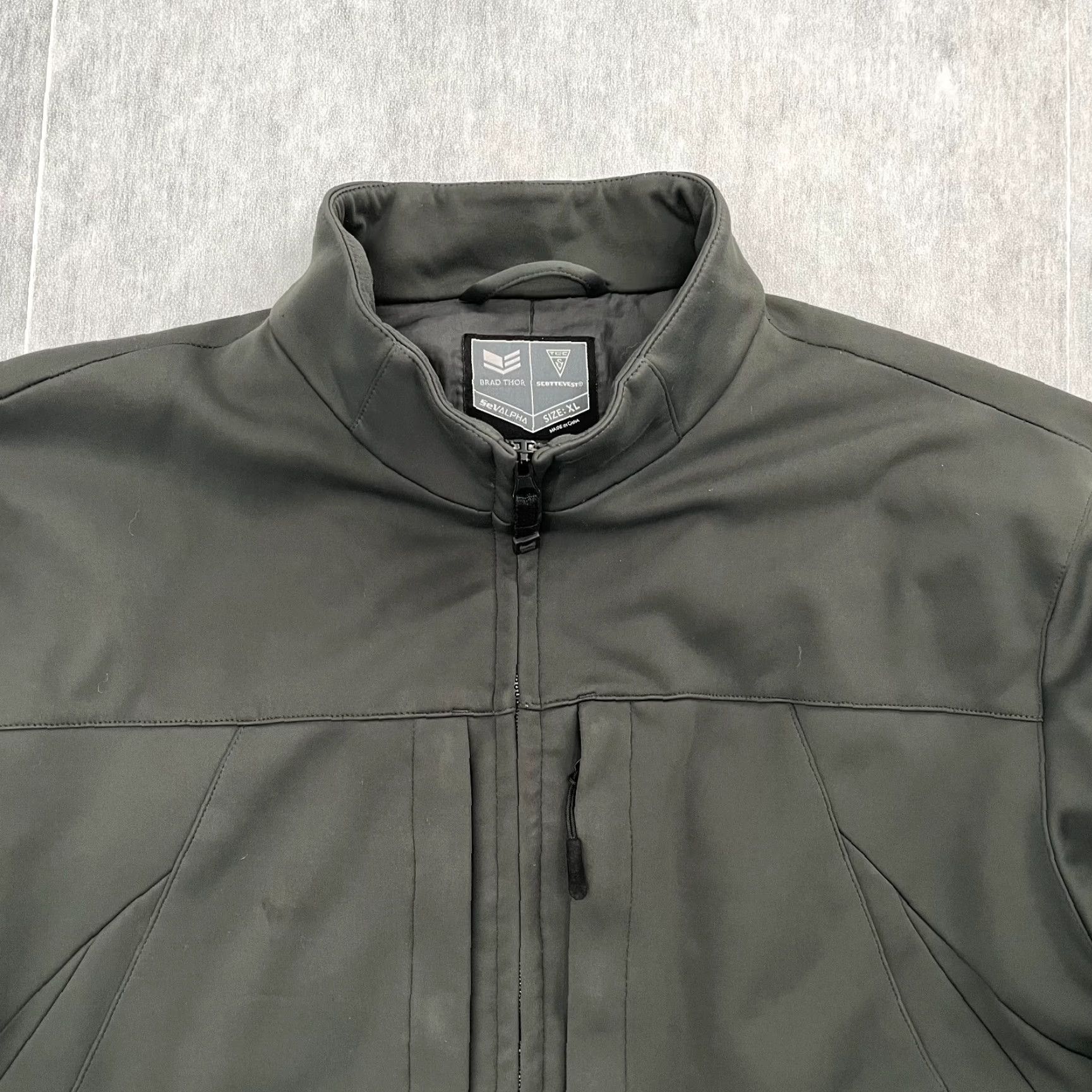 Vintage SCOTTeVEST Jacket Mens XL Gray Full Zip Pockets Concealed Carry SeVAlpha Brad Thor Windbreaker Tactical Preowned Size US XL / EU 56 / 4 - 5 Thumbnail