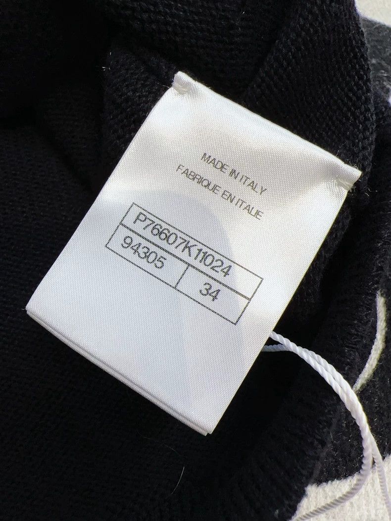 Chanel Chanel Black Cashmere Knit Vest with Gold Details Size S / US 4 / IT 40 - 5 Thumbnail